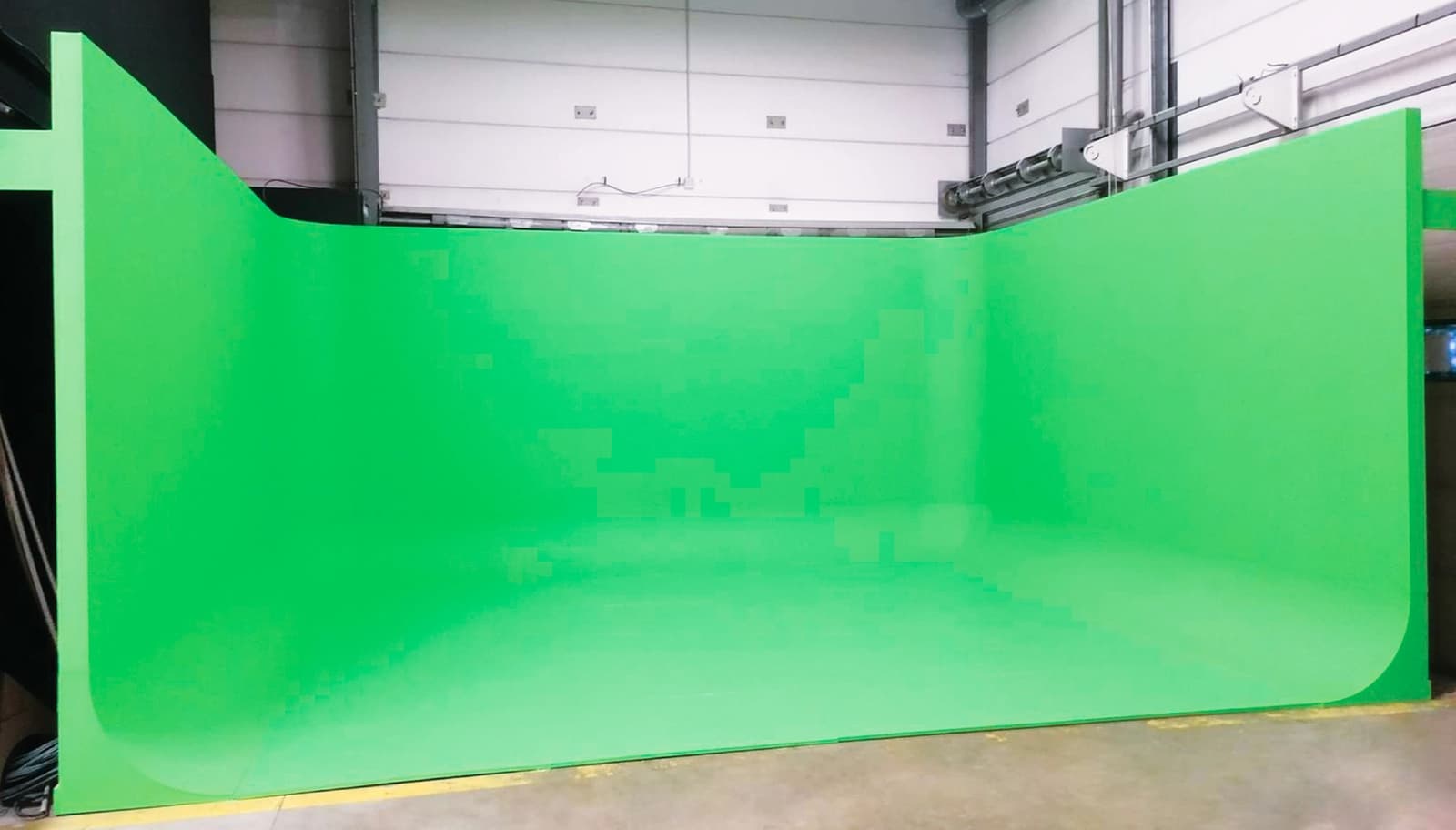 Space Hangar with green cyclorama - 2