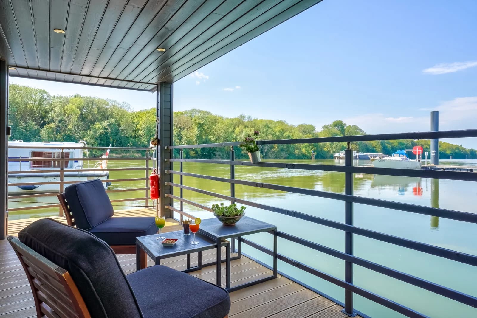 Espace Habitat flottant avec double terrasse et vue imprenable - 2
