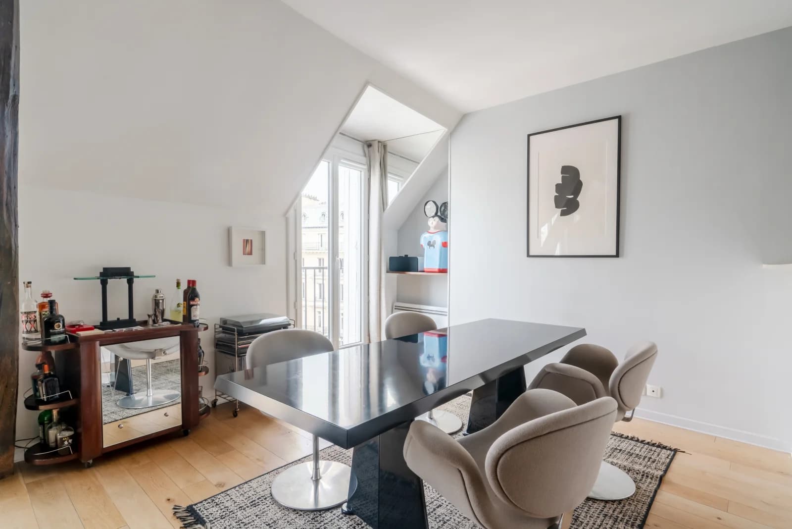 Space Near République - Bright apartment with large meeting table - 3