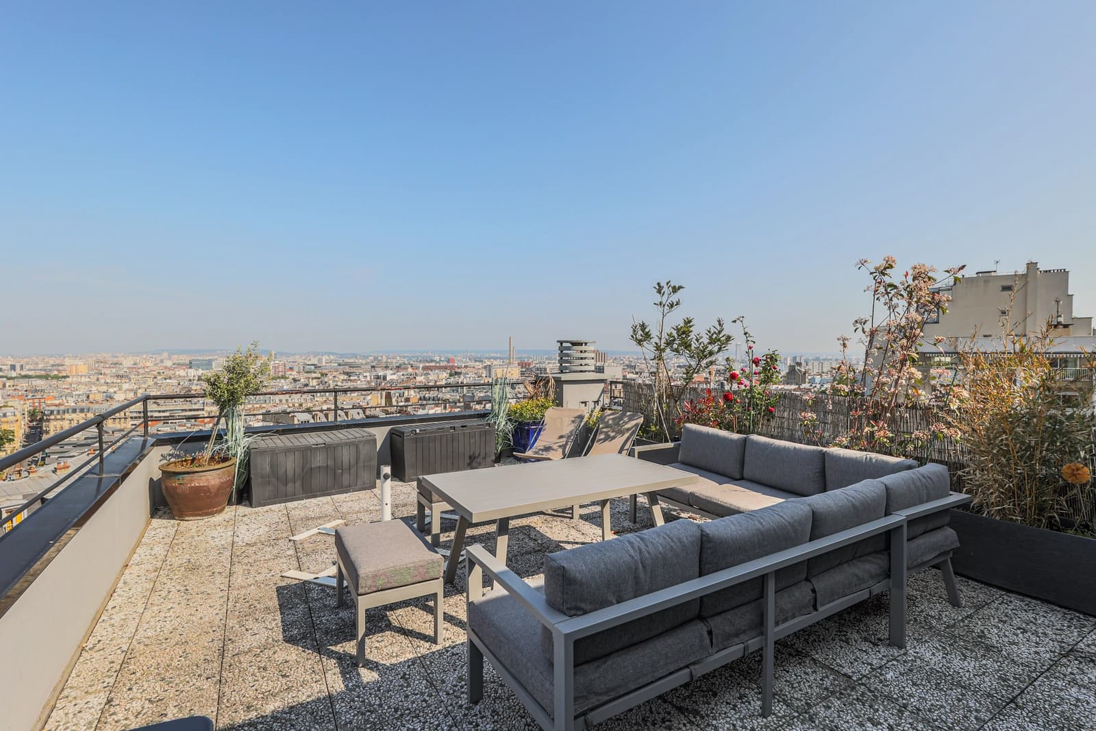 Meeting room in Rooftop View of Paris and the Eiffel Tower - 1