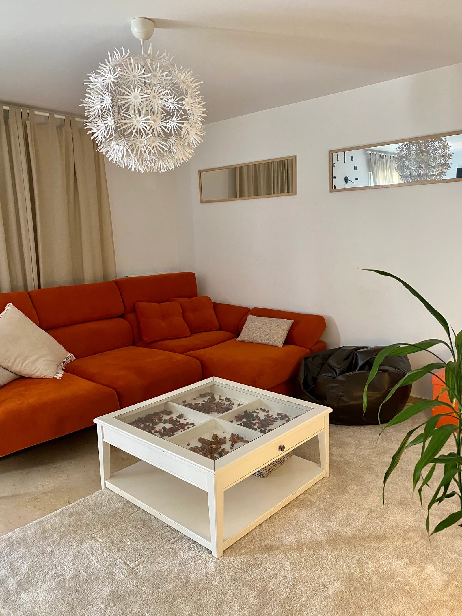 Living room in Beautiful living room with garden  - 1