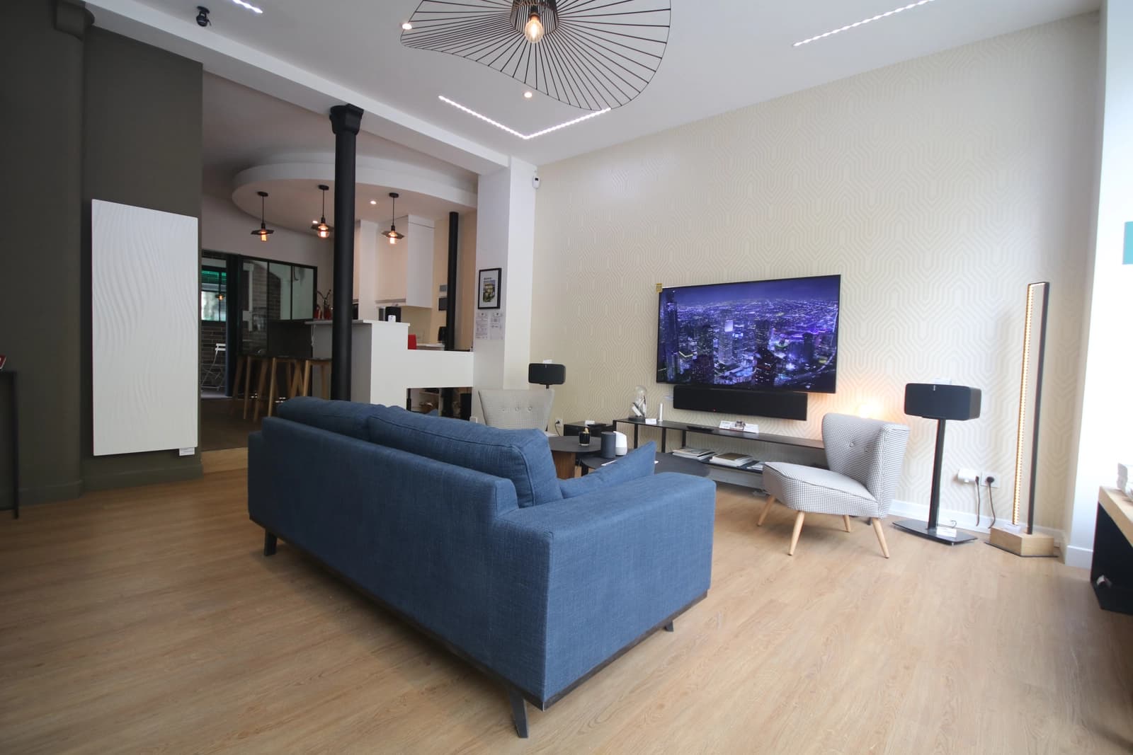 Living room in An ultra-connected space just a stone's throw from République! - 1