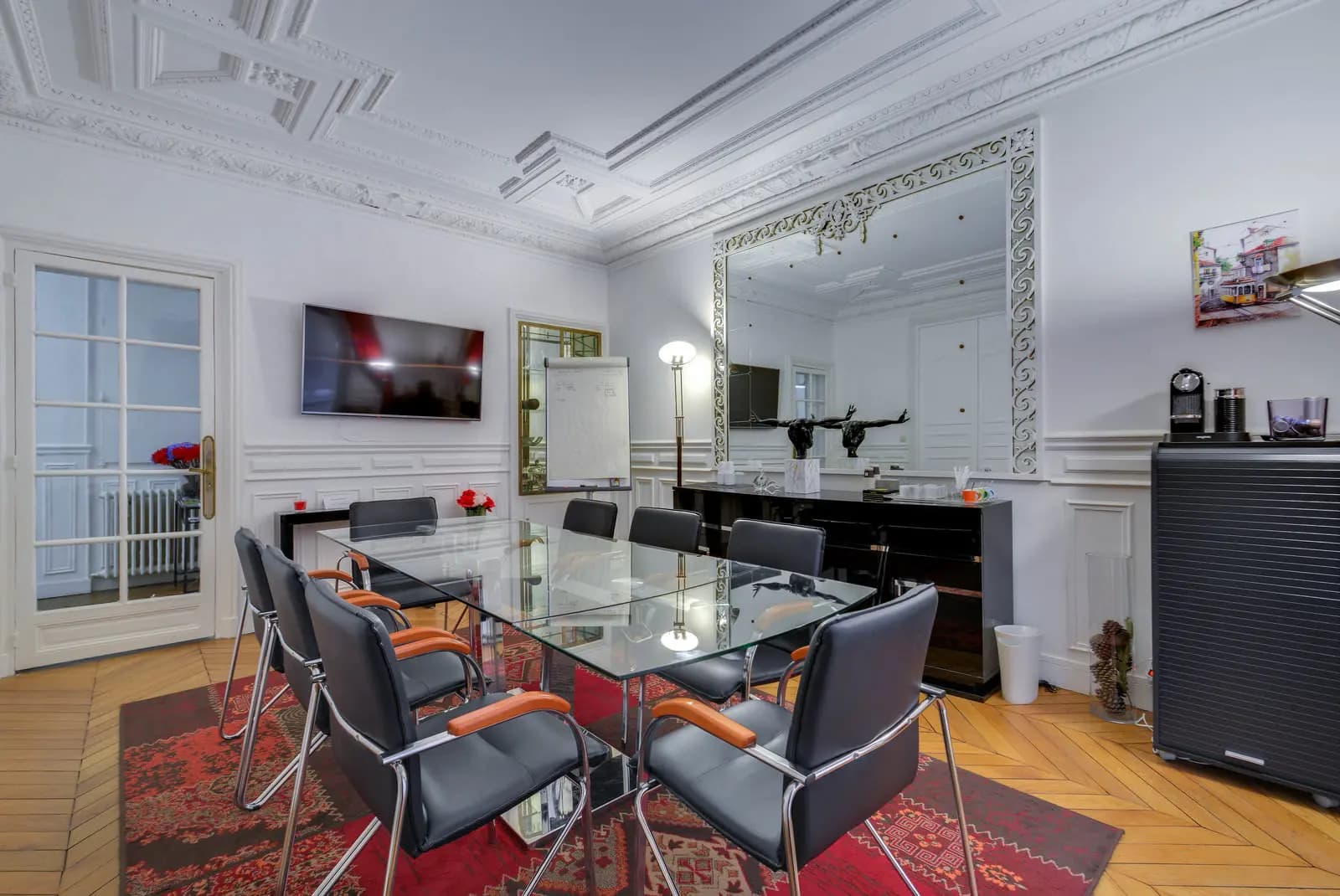 Salle de réunion dans Élégant appartement Haussmannien au cachet préservé - 1