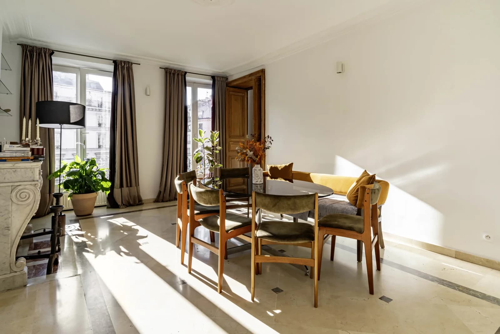Space Large apartment in central Paris - 1