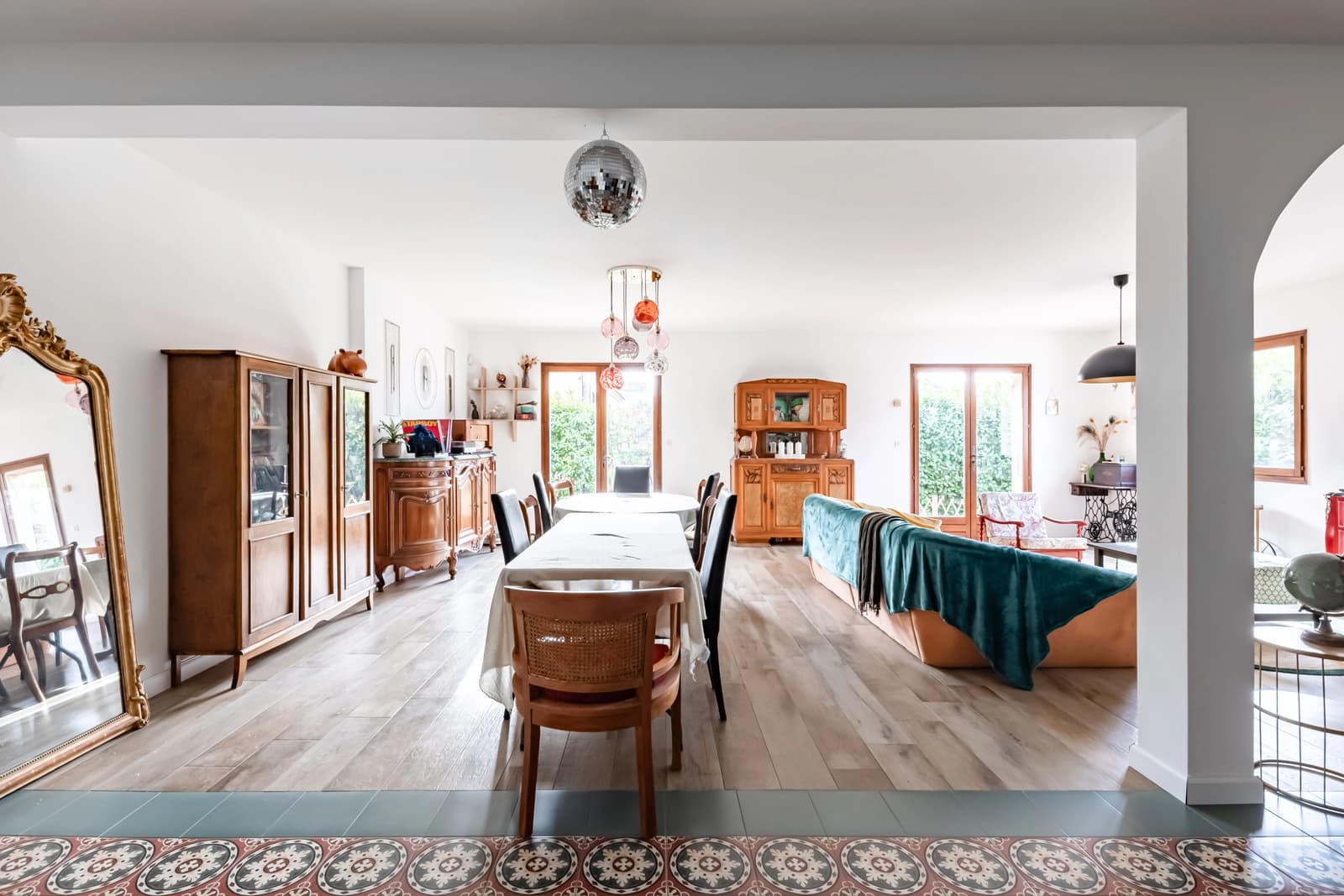 Space Delightfully retro house with garden - 0