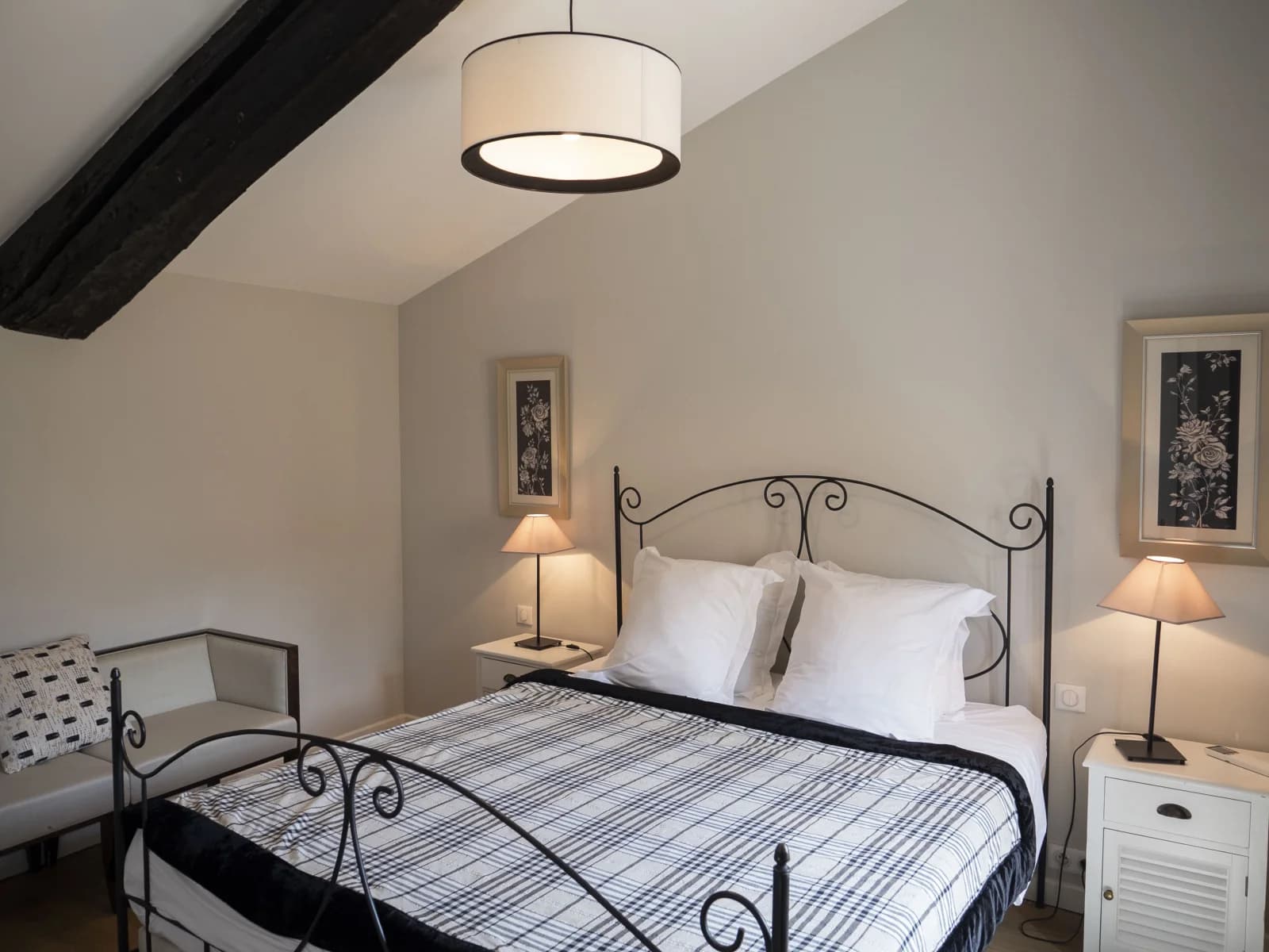 Bedroom in Comfortable apartment in L'isle sur la Sorgue - 1