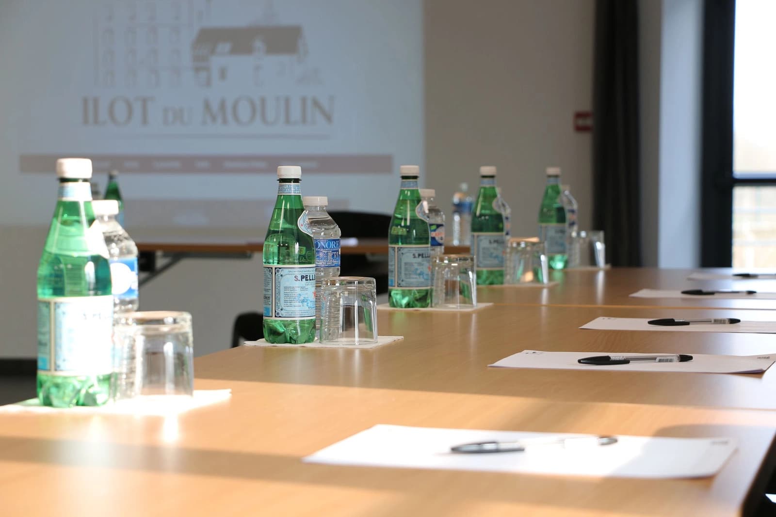 Cuisine dans Ancien moulin rénové au fil de l'eau, cadre unique - 1