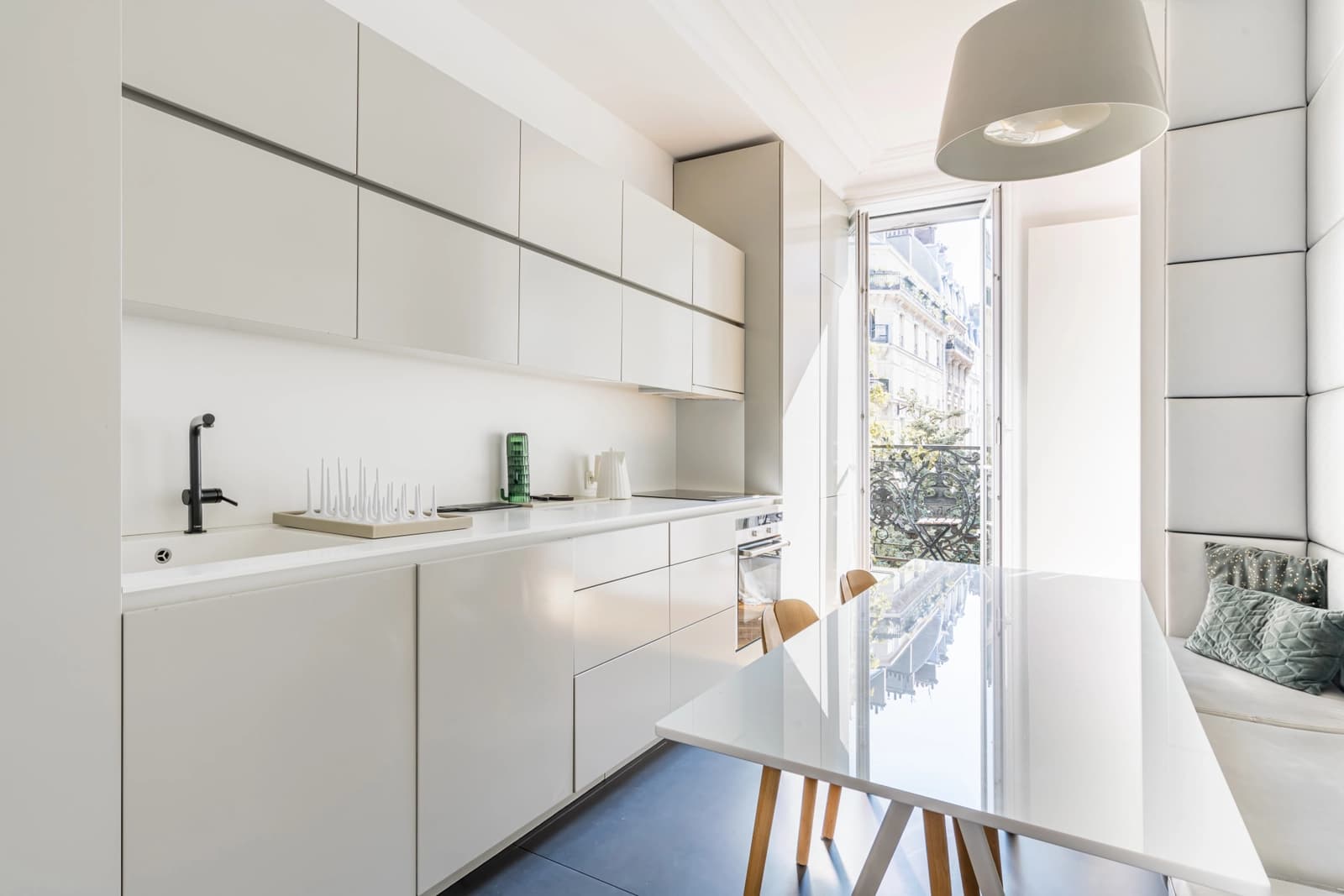 Cuisine dans Appartement haussmannien d'une grande luminosité - 1