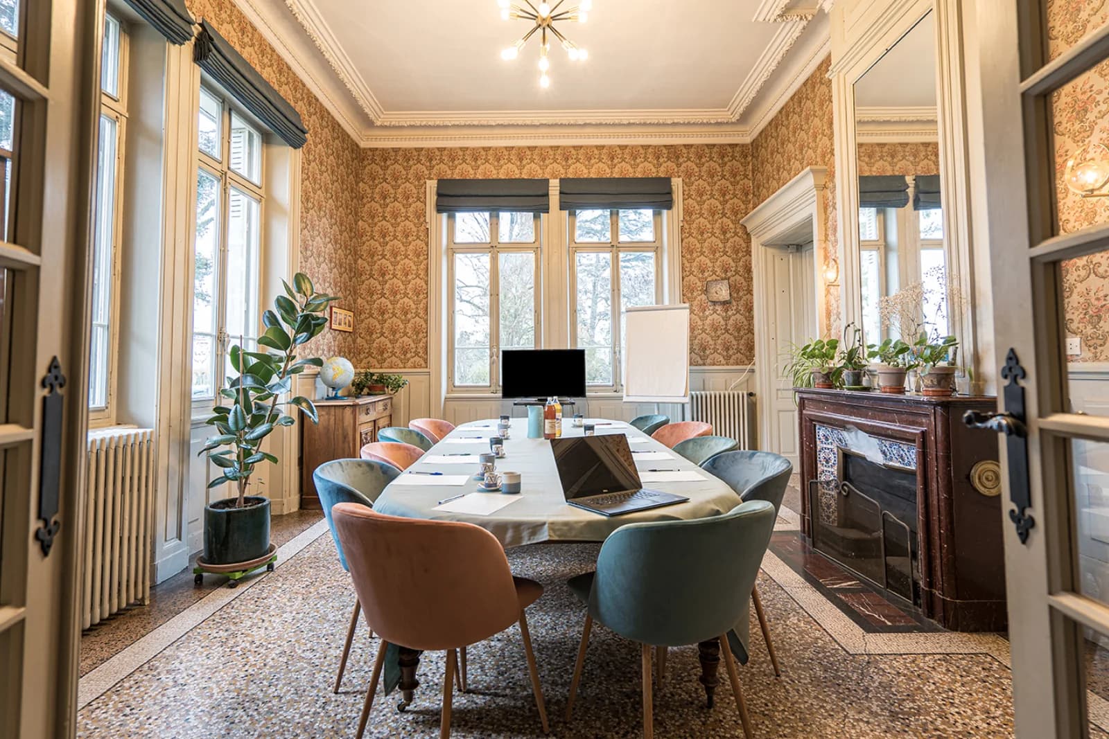 Salle de réunion dans Grande maison au vert, un havre de paix à 15 mn de Lyon - 1