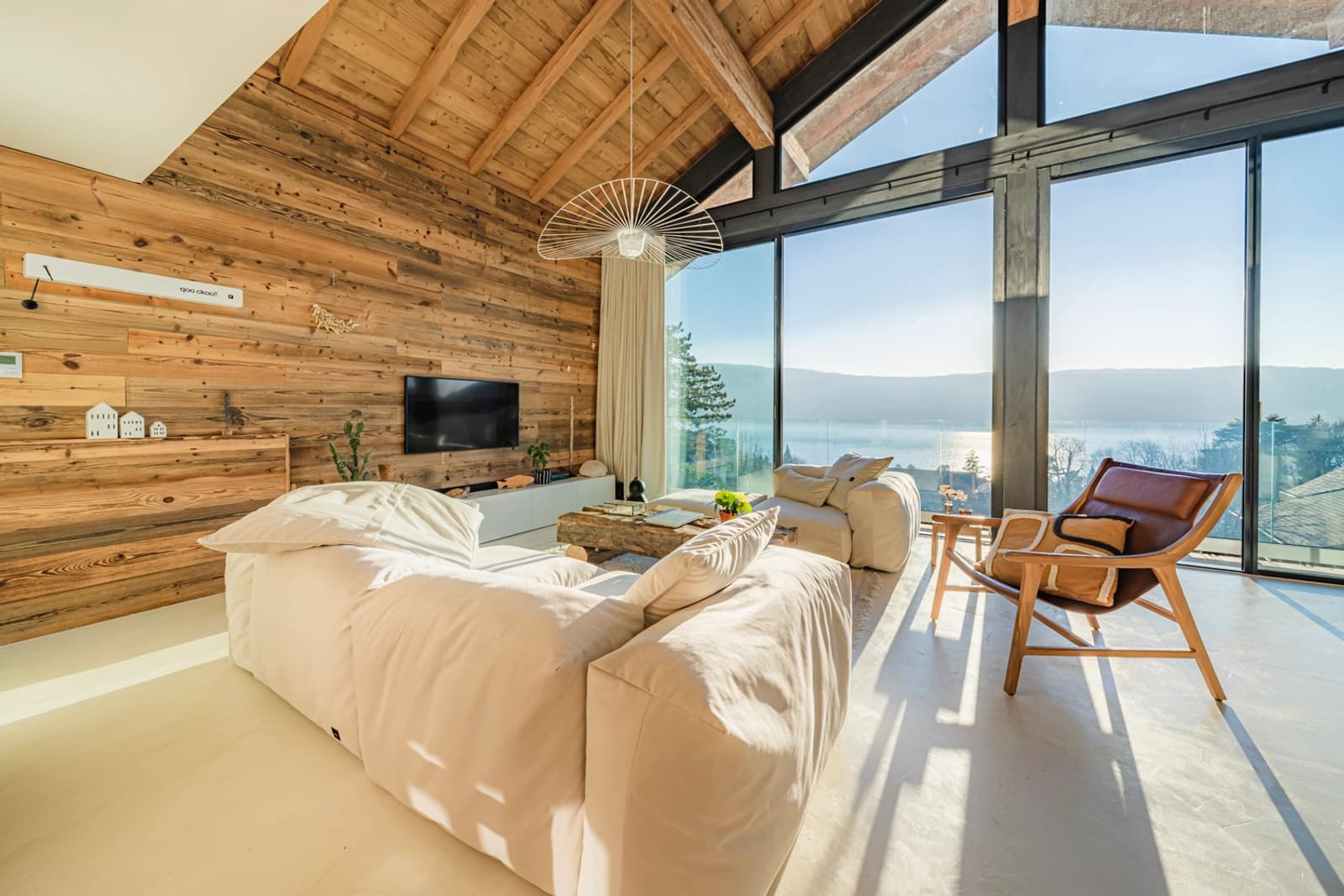 Space Modern chalet with lake view - 2