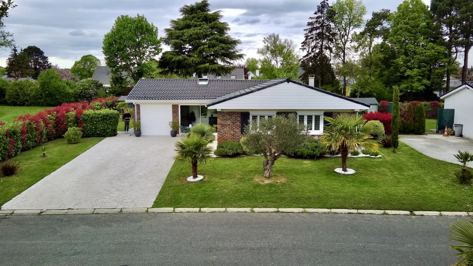 Space American-style home - 1