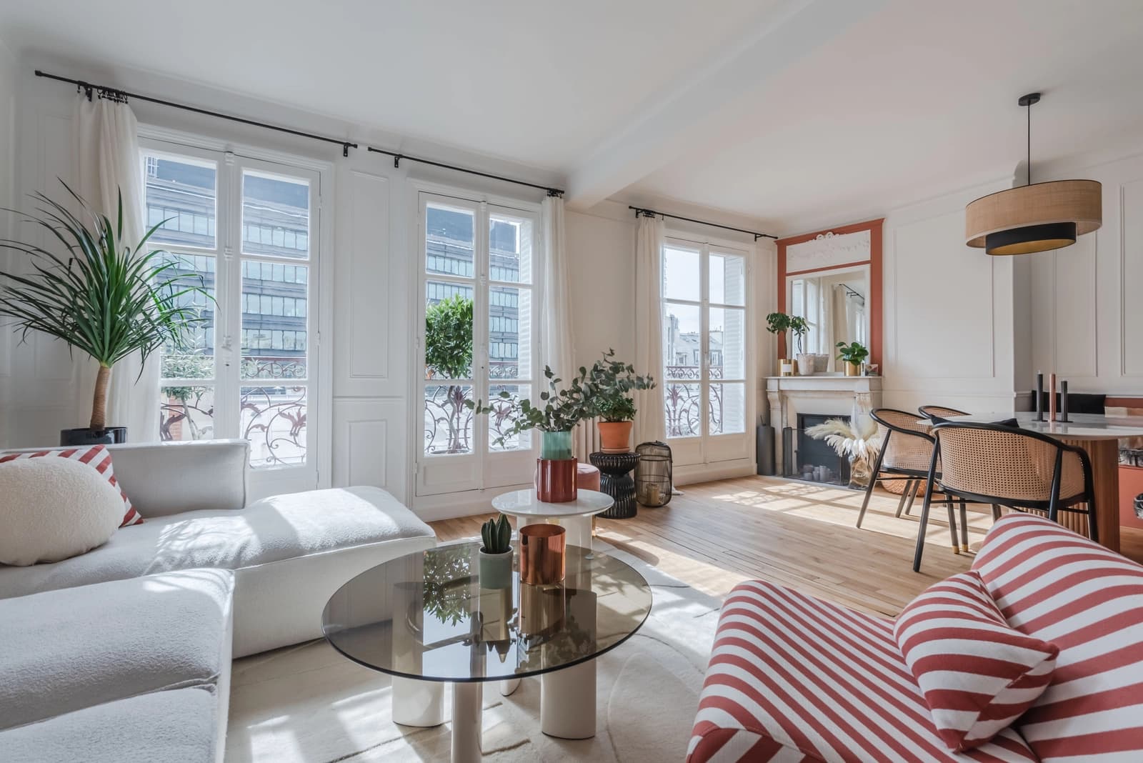 Salon dans Un amour d'appartement au coeur de Neuilly - 1