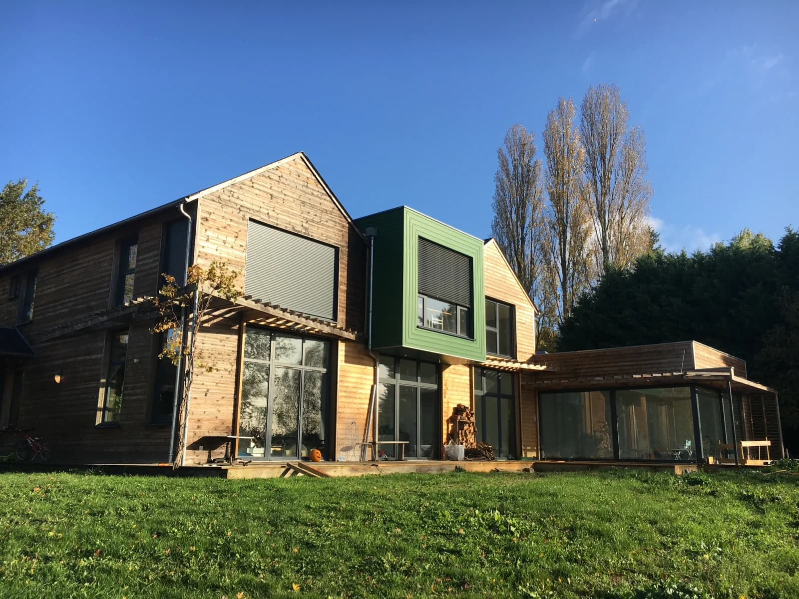 Maison en bois lumineuse et spacieuse y Piscine intérieure chauffée