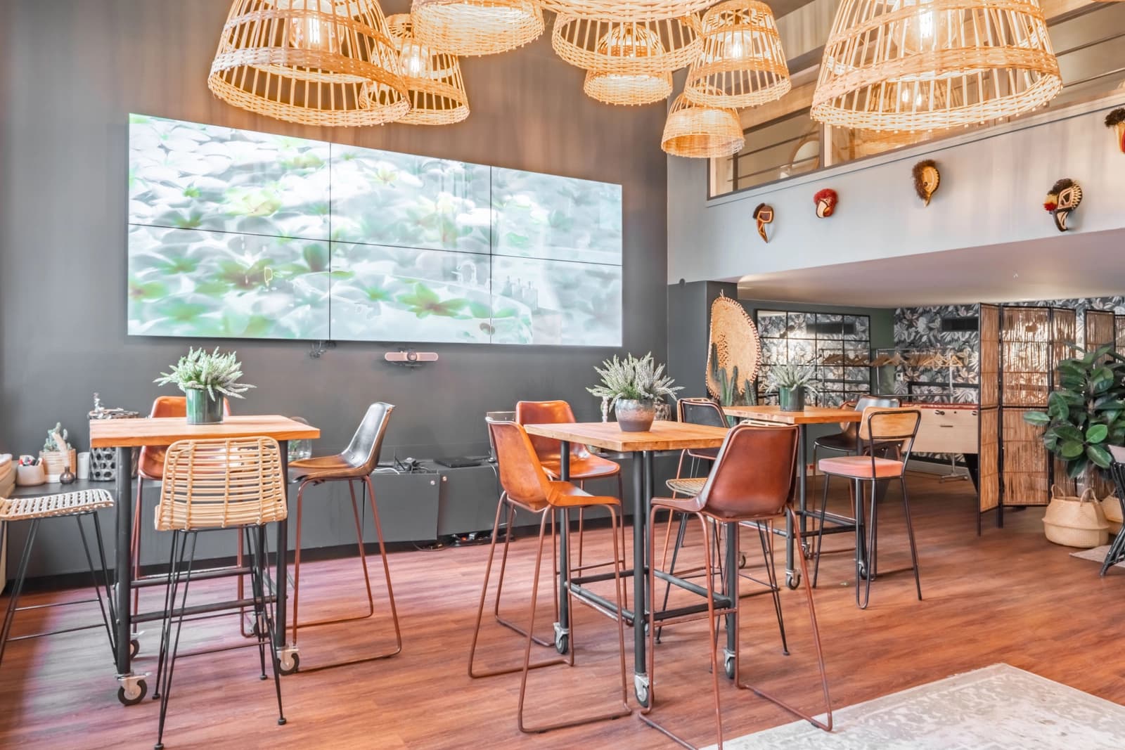 Salle de réunion dans L'Atelier Végétalisé: une oasis de verdure créative - 1