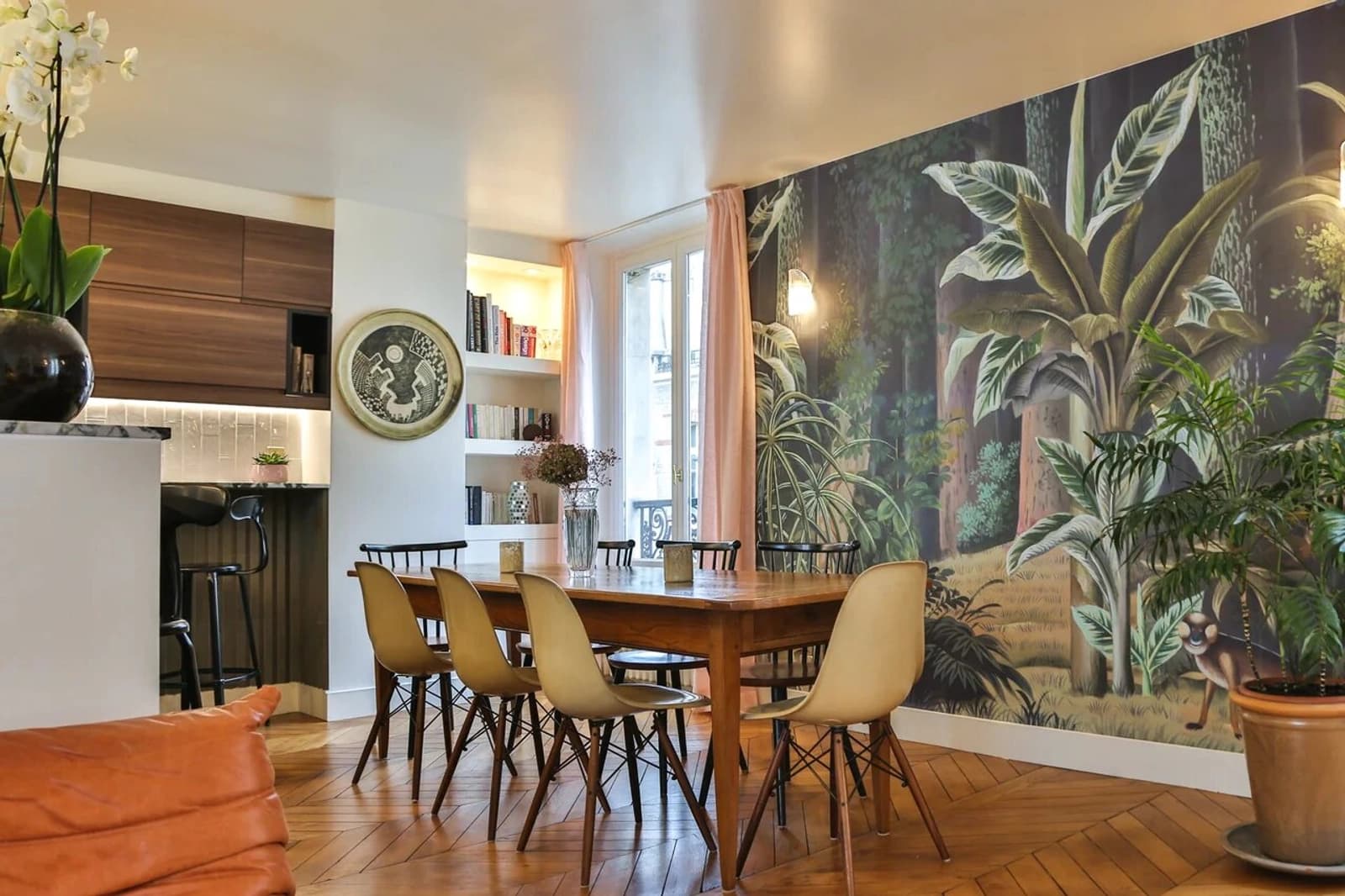 Salle de réunion dans Très bel appartement au coeur vibrant du Marais - 1