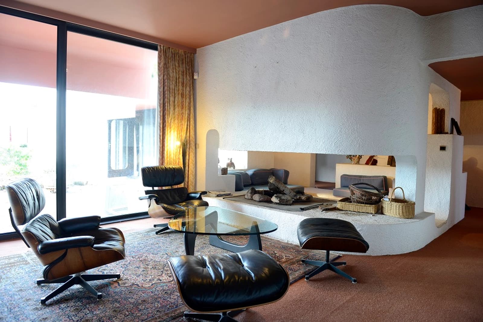 Salon dans Maison d'architecte emblématique des années 1970 - 1
