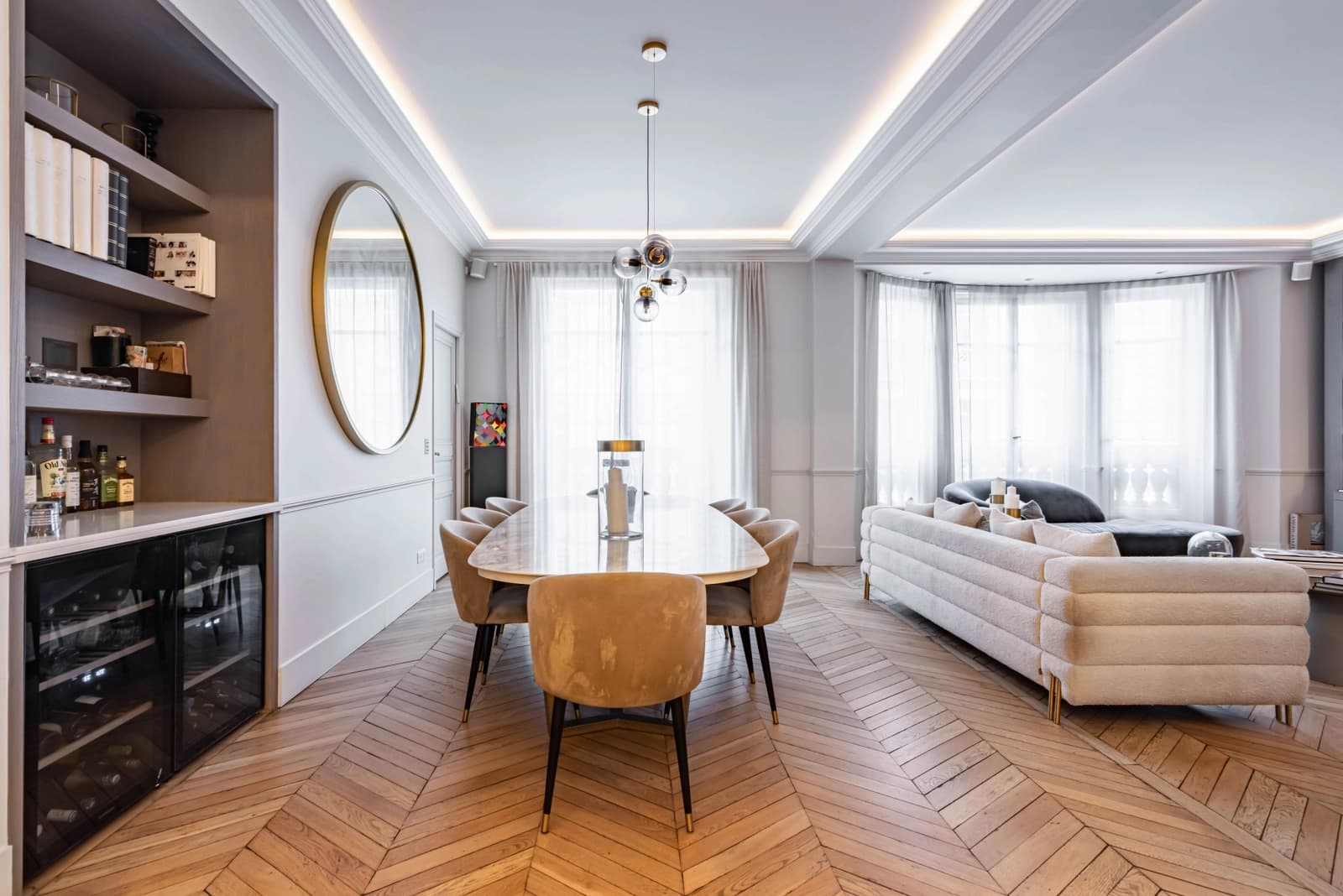 Salle de réunion dans Haussmannien moderne, une alliance de chic et sobriété - 1
