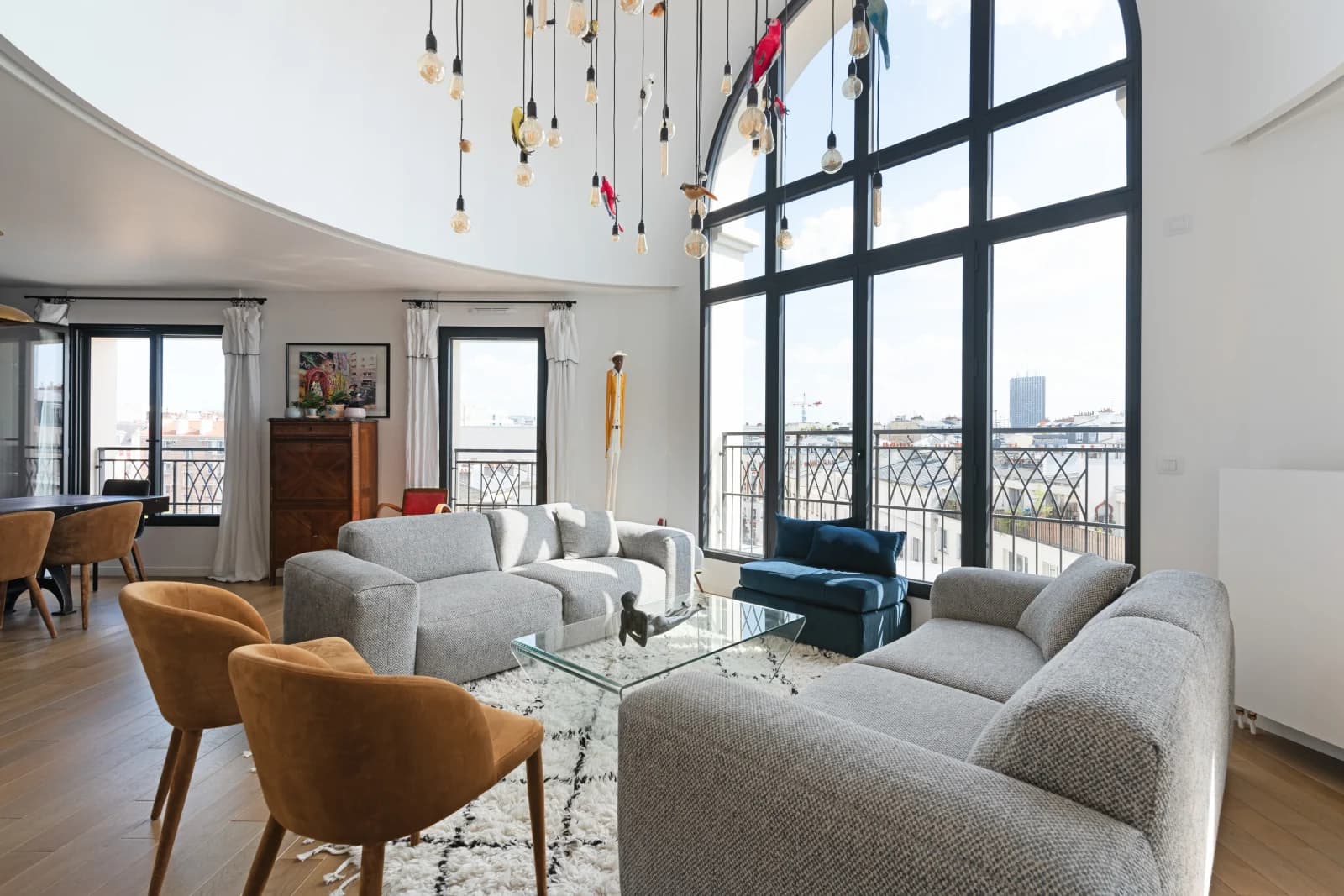 Coupole avec terrasse arborée et vue sur la Tour Eiffel