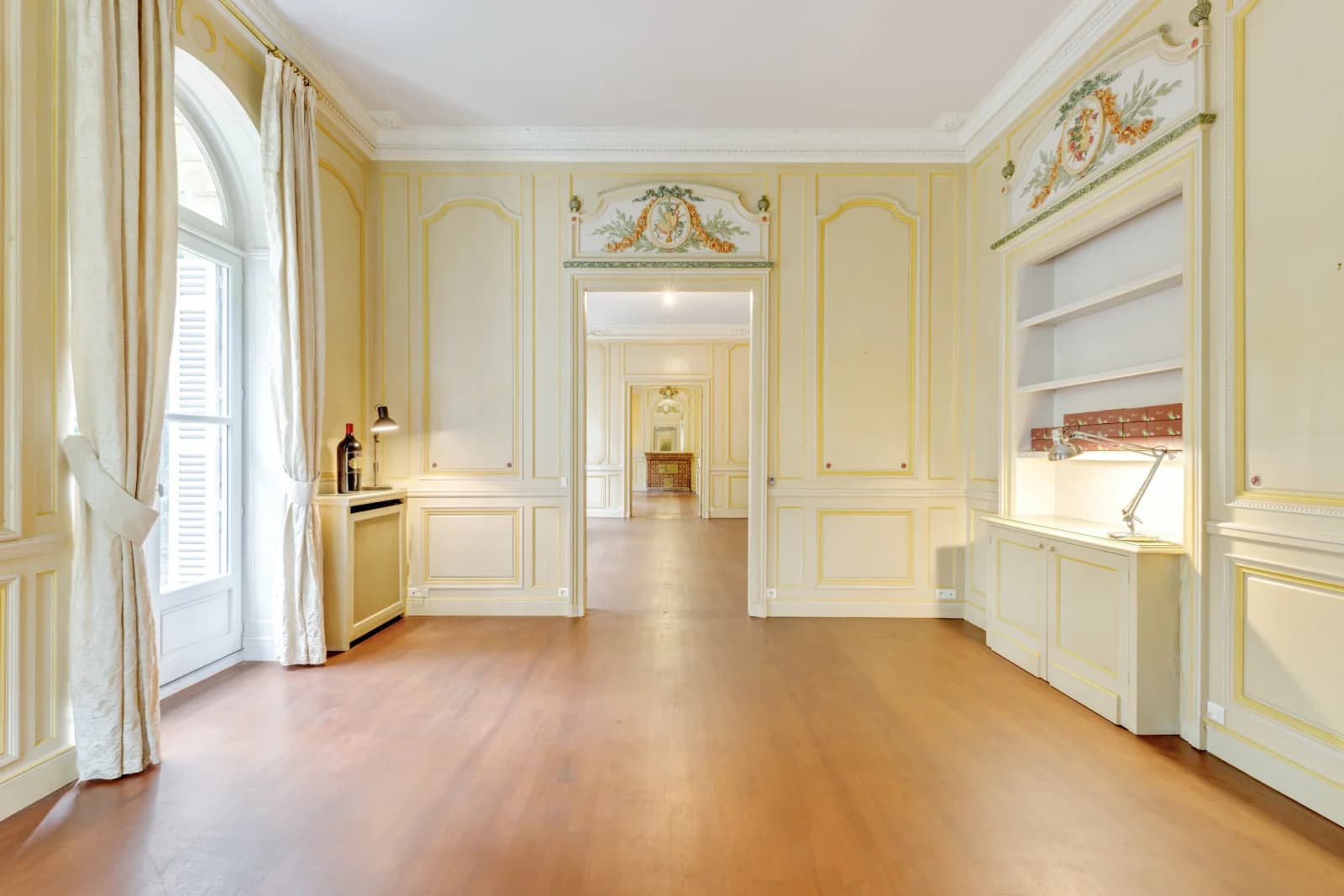 Salon dans Écrin de magie en plein coeur de la ville de Bordeaux - 1