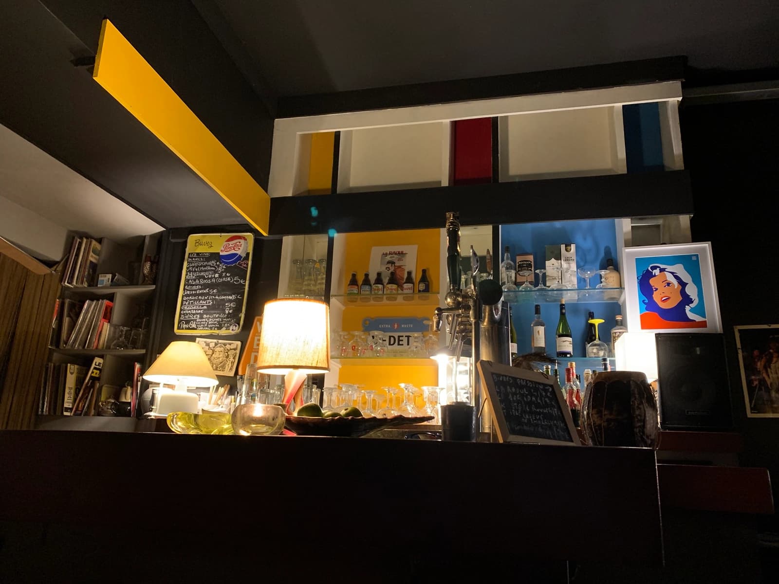 Living room in Joe Tex Café - 0