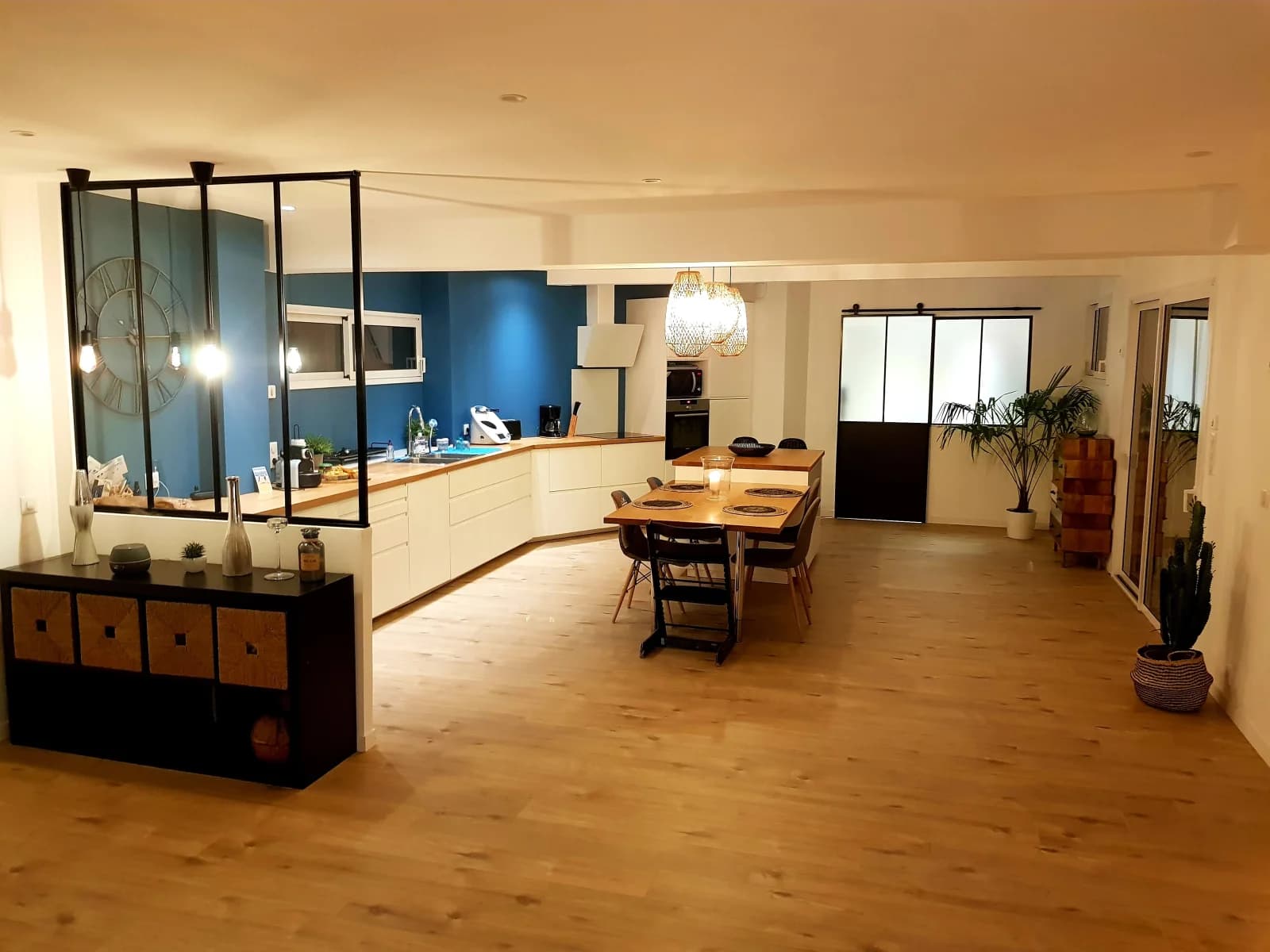 Salle de réunion dans Demeure accueillante où règne une douce convivialité - 0
