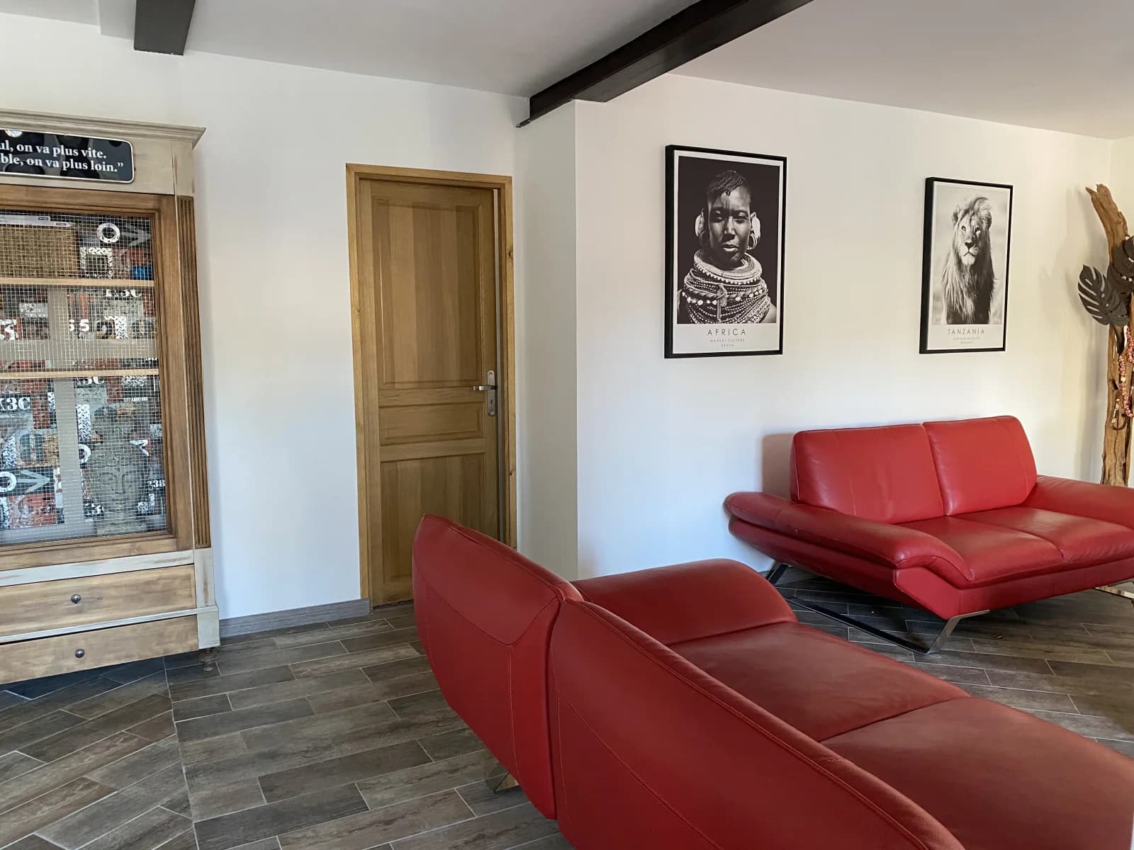 Salon dans Villa avec jardin luxuriant et piscine rafraîchissante - 1