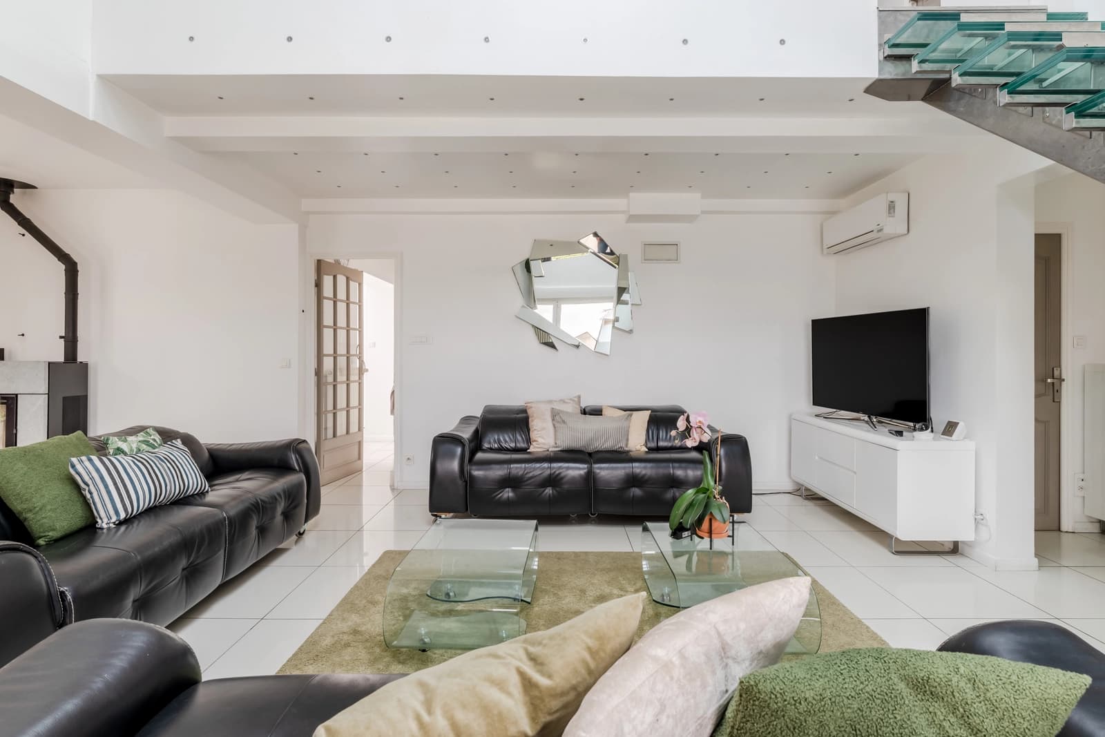 Space Large space in villa - 3