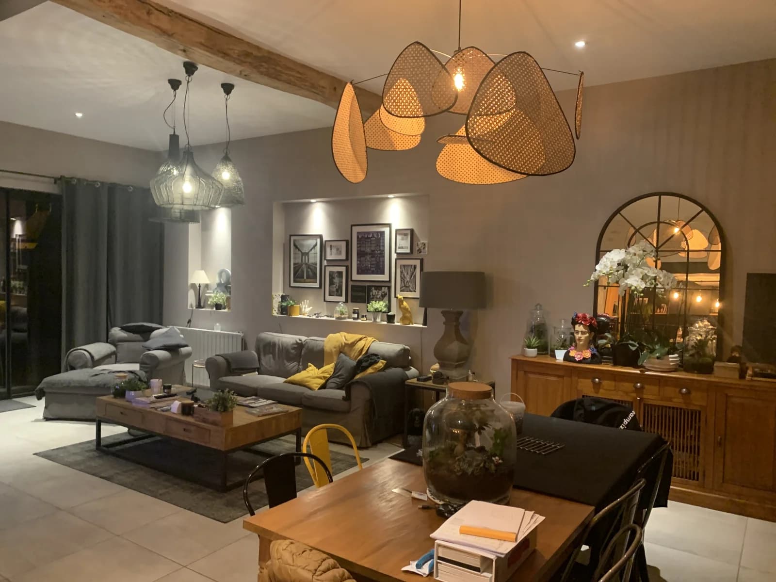 Salle de réunion dans Maison de campagne au design industriel et authentique - 1
