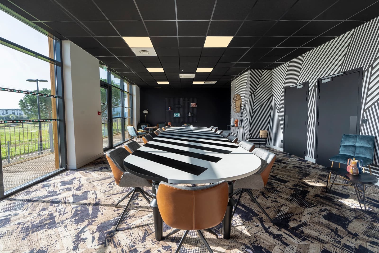 Space Bright, welcoming meeting room - 2