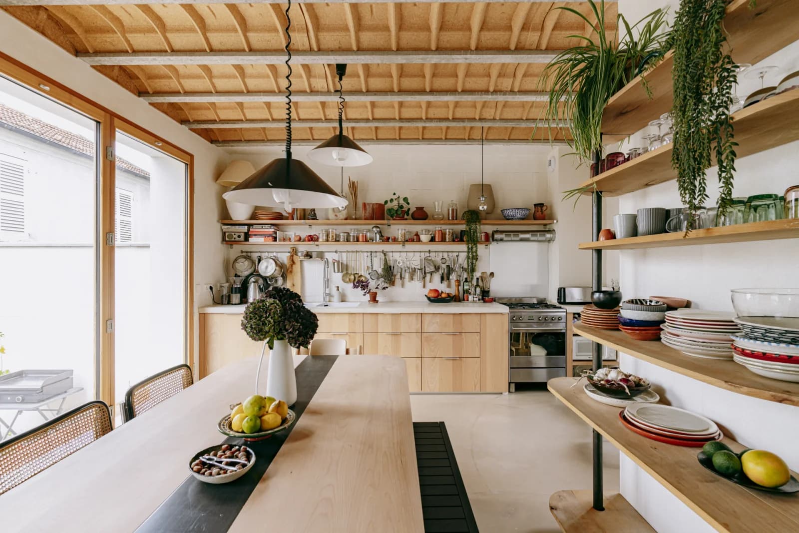 Maison d'architecte agrémentée d'une belle terrasse