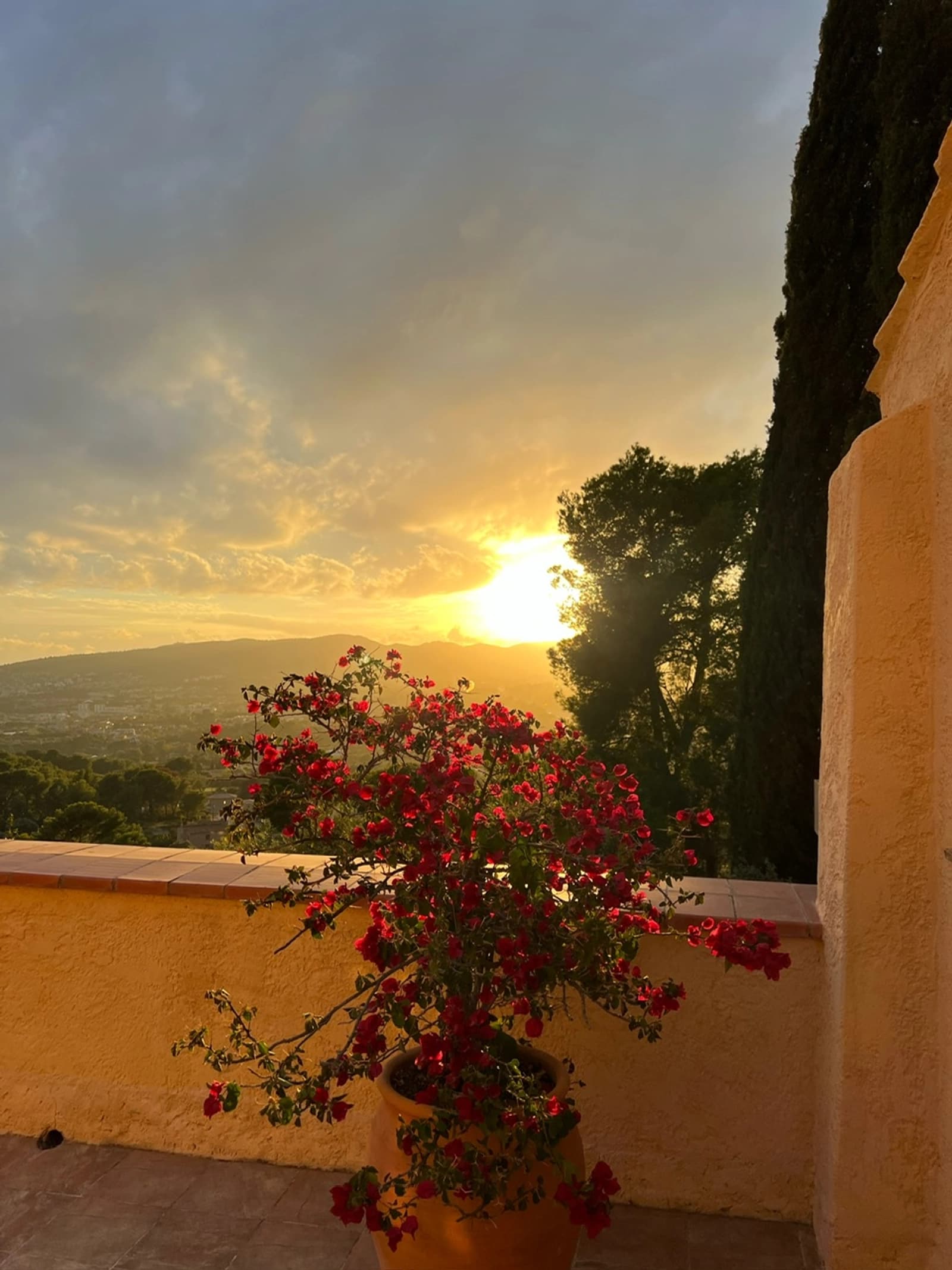 Space Provencal villa with mountain views - 0