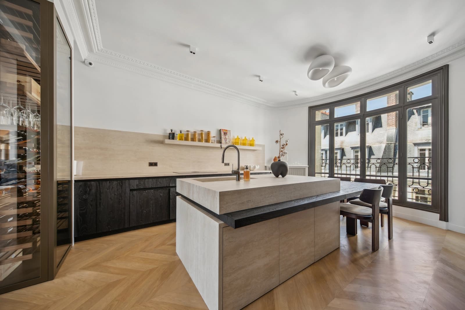 Cuisine dans Appartement haussmannien avec terrasse et belle vue - 1
