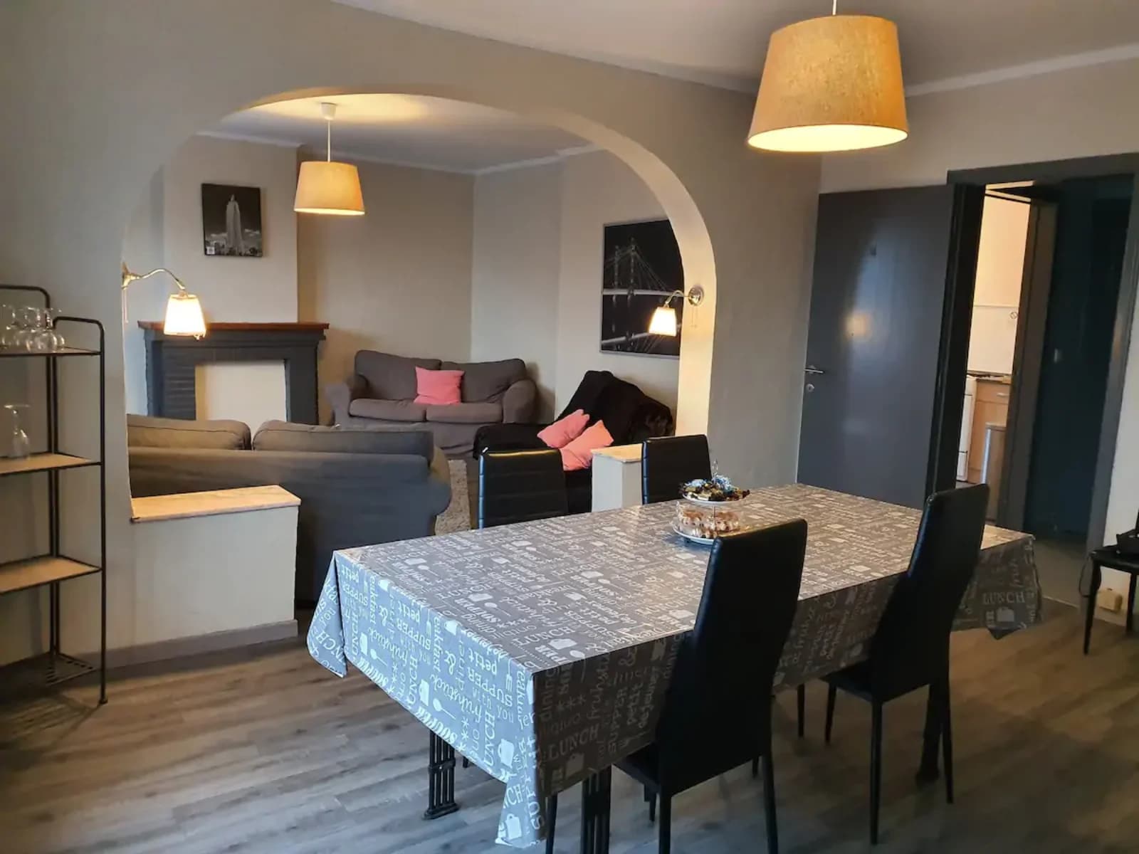 Salle de réunion dans Duplex entièrement rénové avec goût et modernité - 1