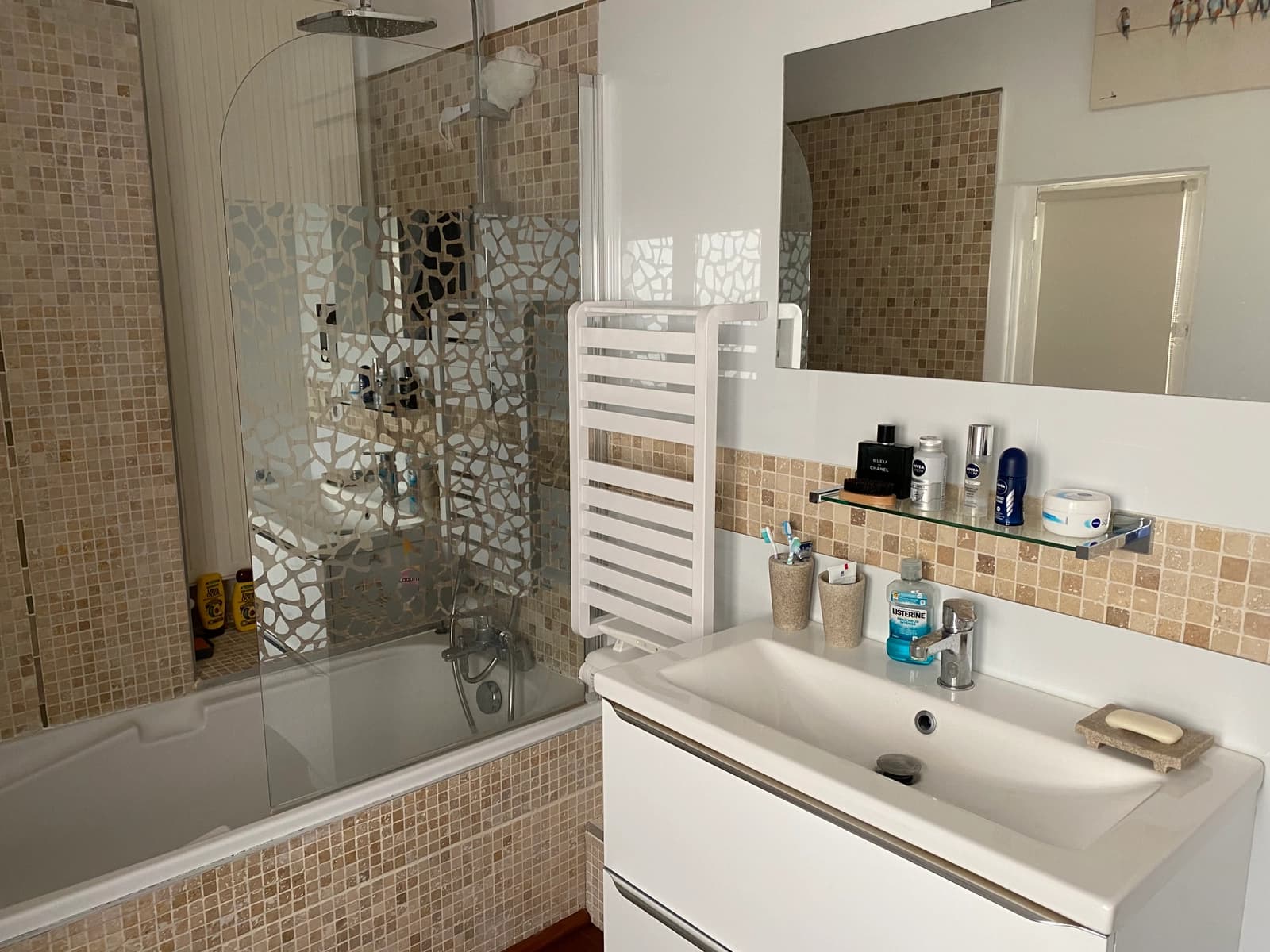 Bathroom in Stylish apartment in Aix-les-Bains Hyper Centre - 1