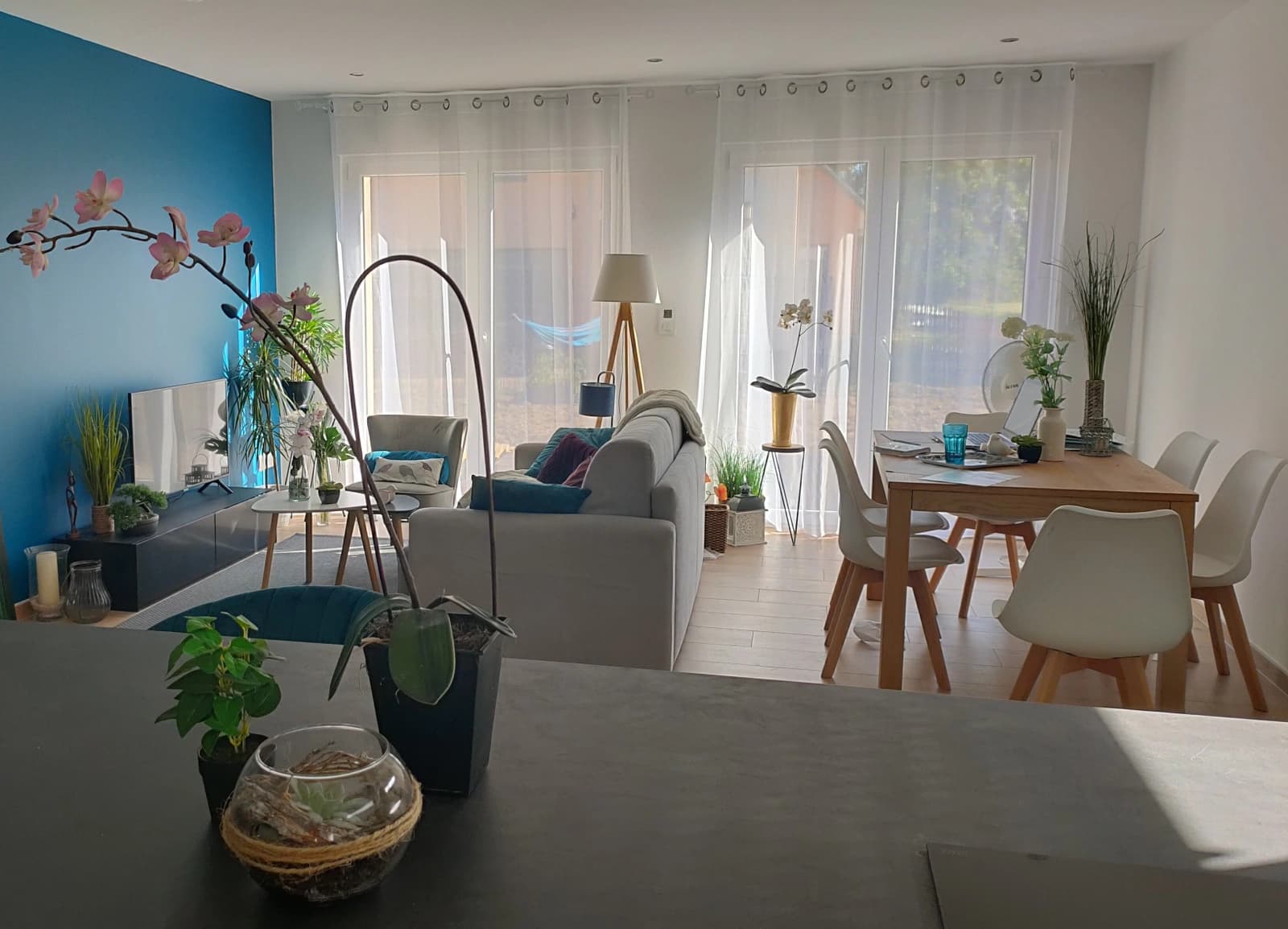 Salon dans Maison contemporaine avec jardin, proche des vignobles - 1