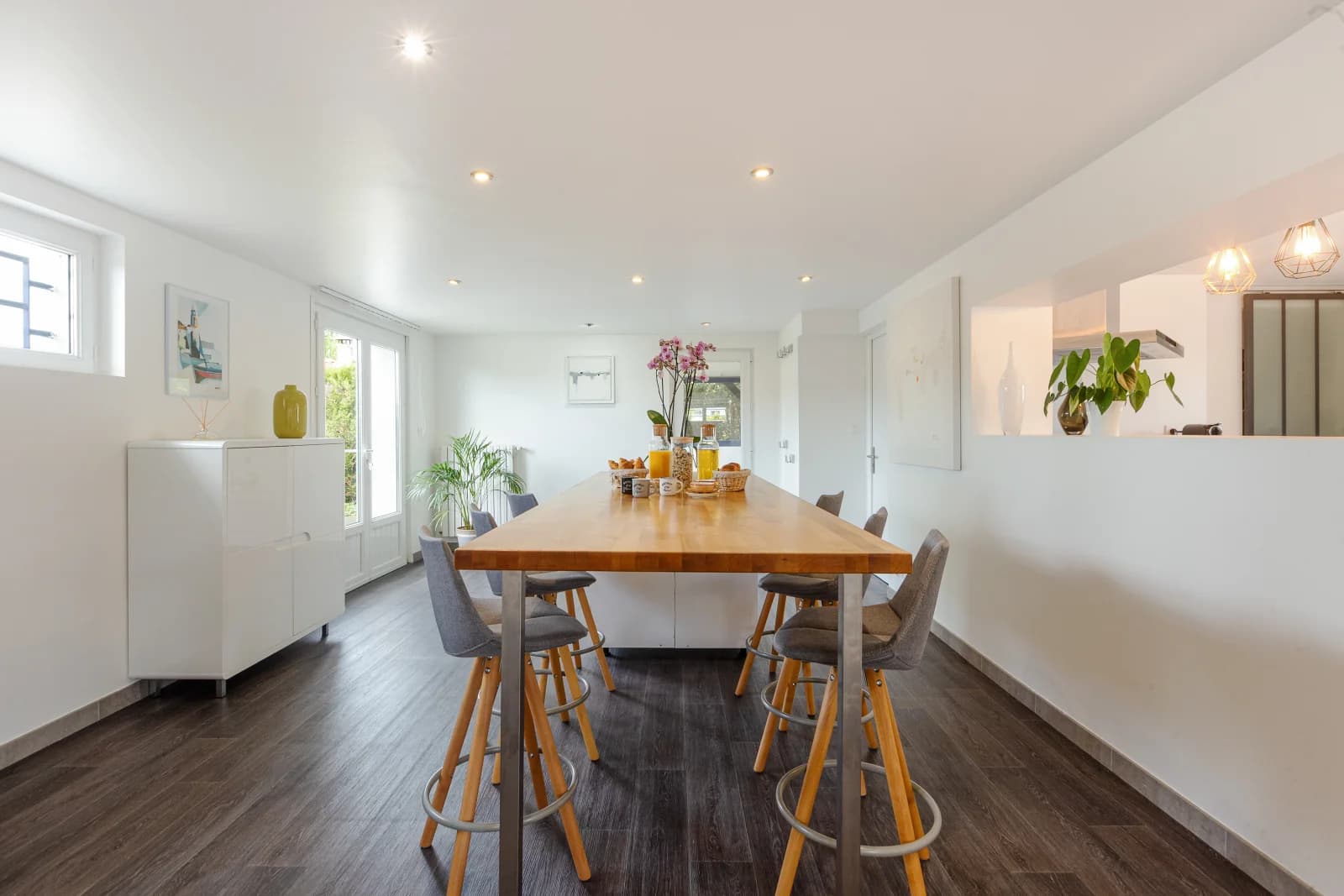 Meeting room in first floor of a spacious house with swimming pool - 1
