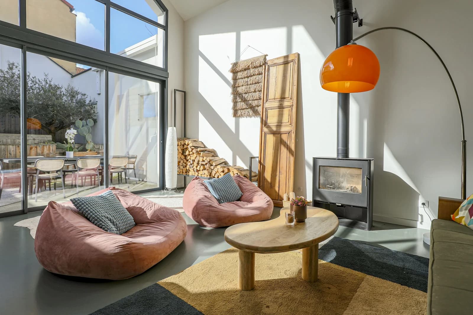 Space Atypical loft with heated pool 4 bdrms - 0