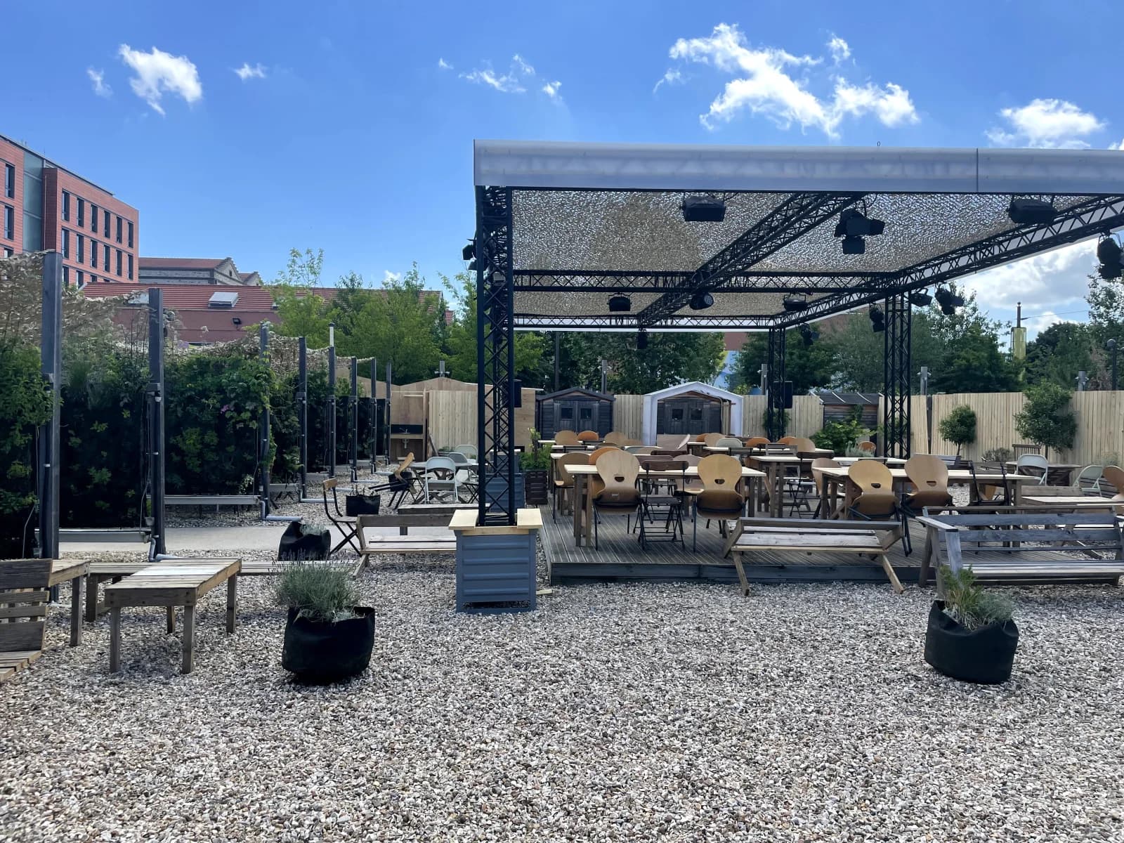 Salle de réunion dans Aubervilliers: grand jardin paysager, une oasis urbaine - 1