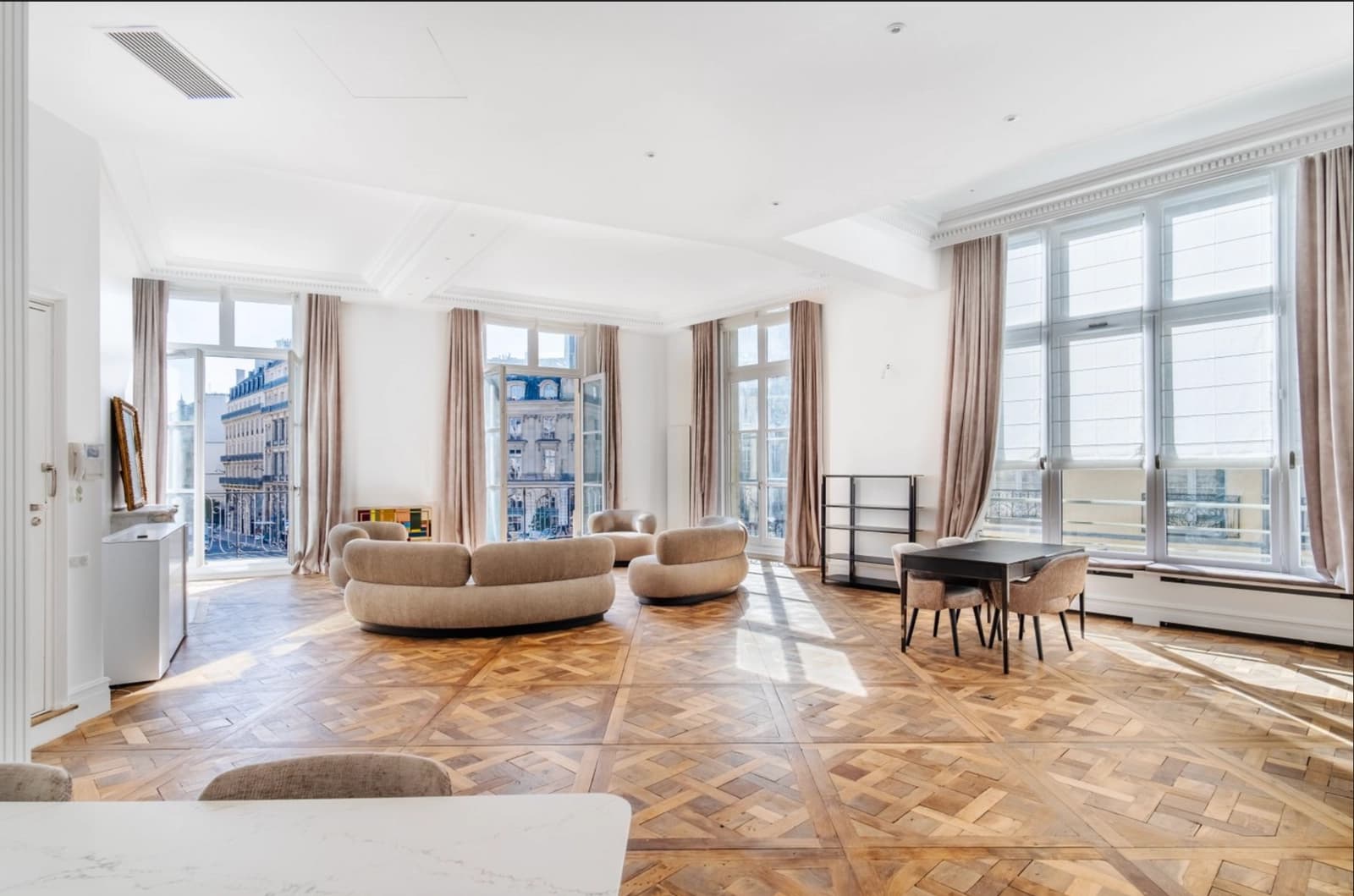Space Luxurious Parisian Apartment - 1