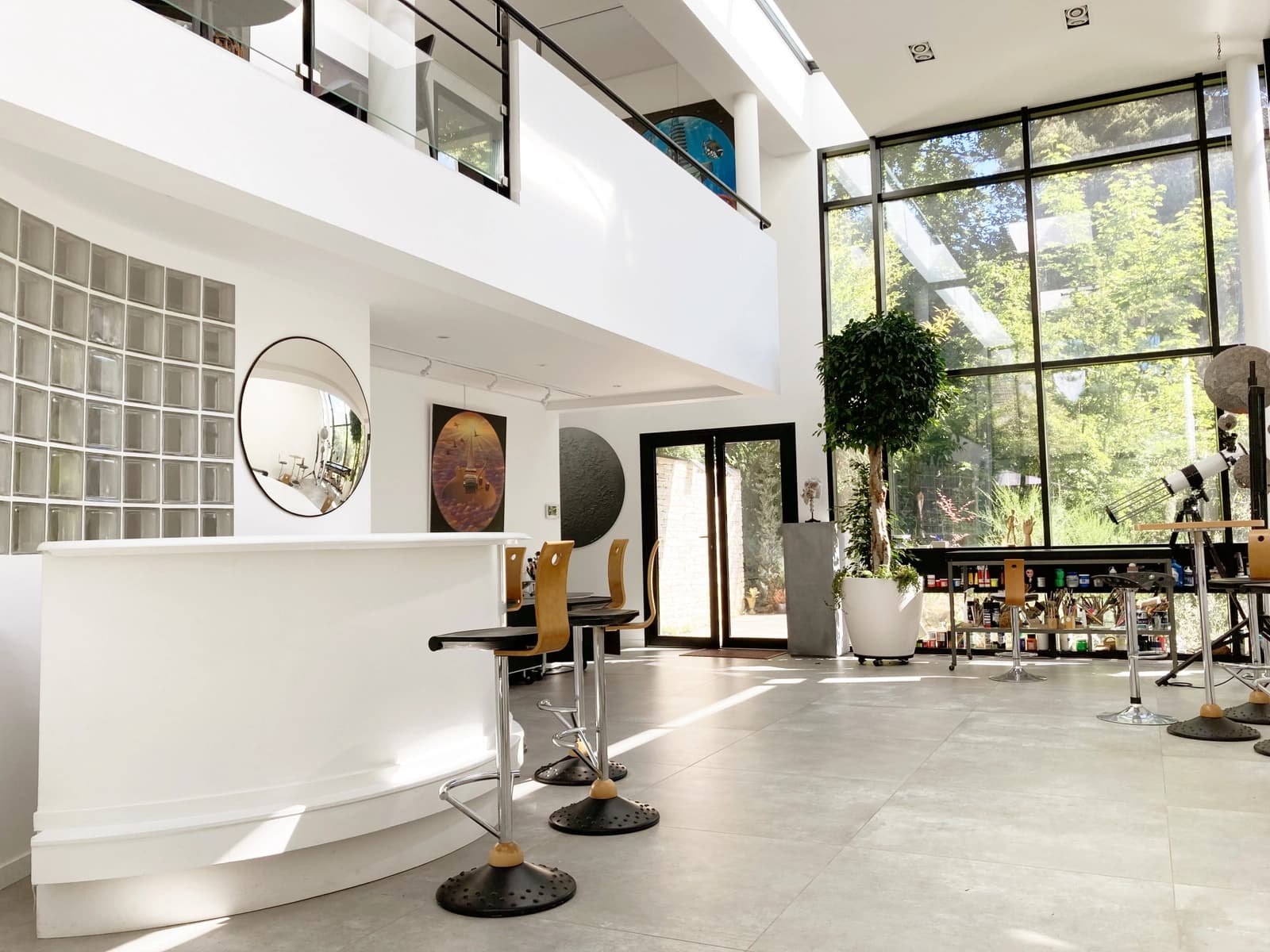 Espace Atelier-loft contemporain niché dans un parc avec piscine - 3