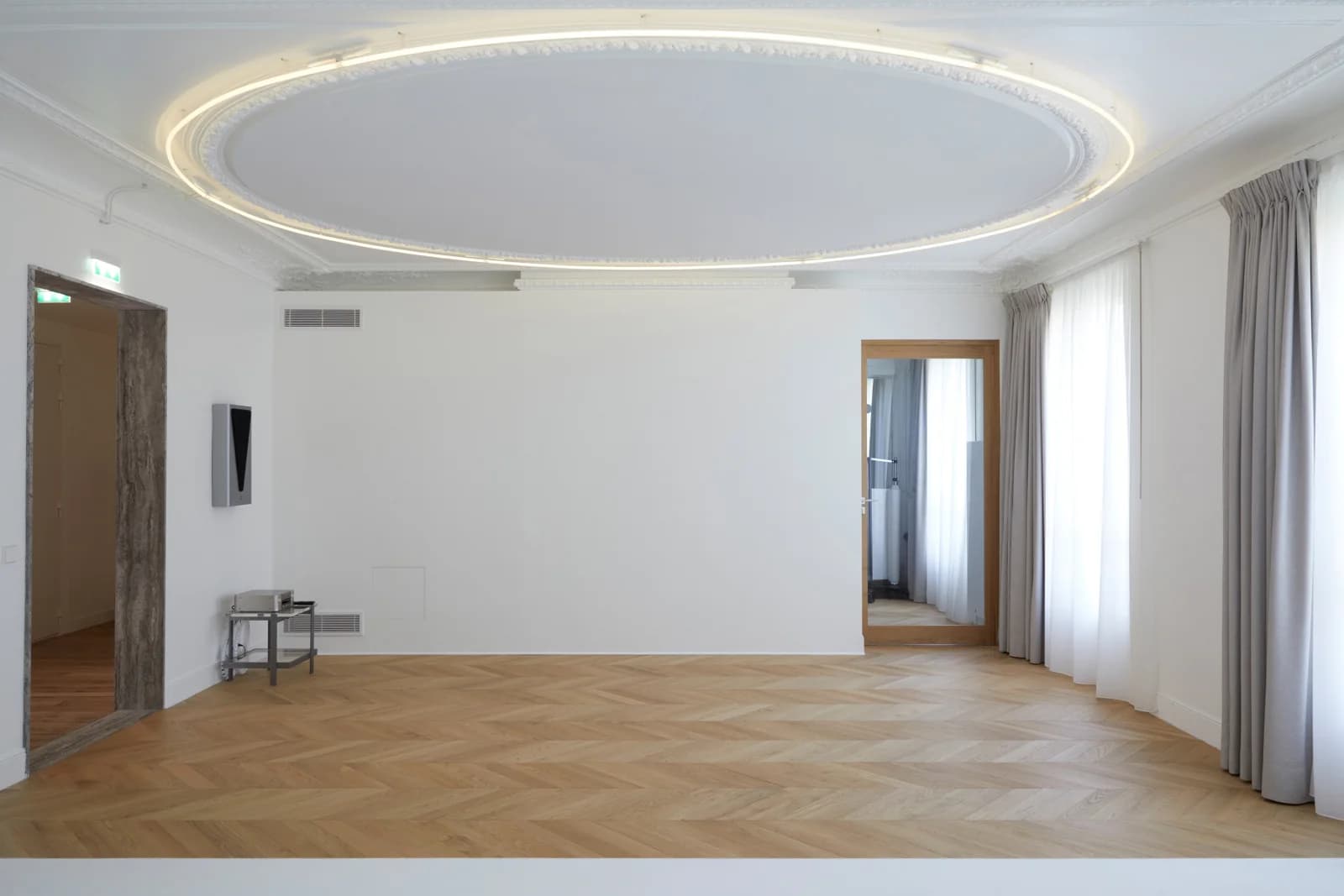 Space Haussmannian photo studio and showroom - 2