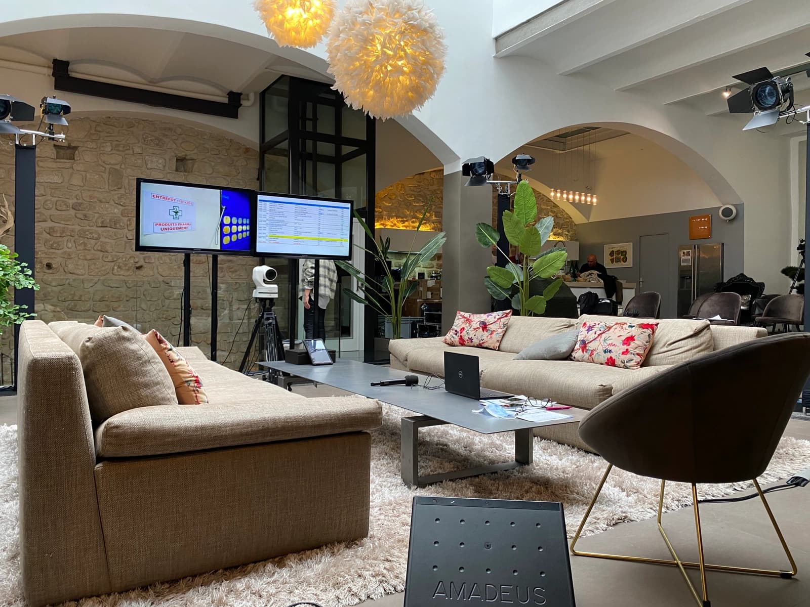 Salon dans Grand loft spacieux et lumineux, un espace d'exception - 1
