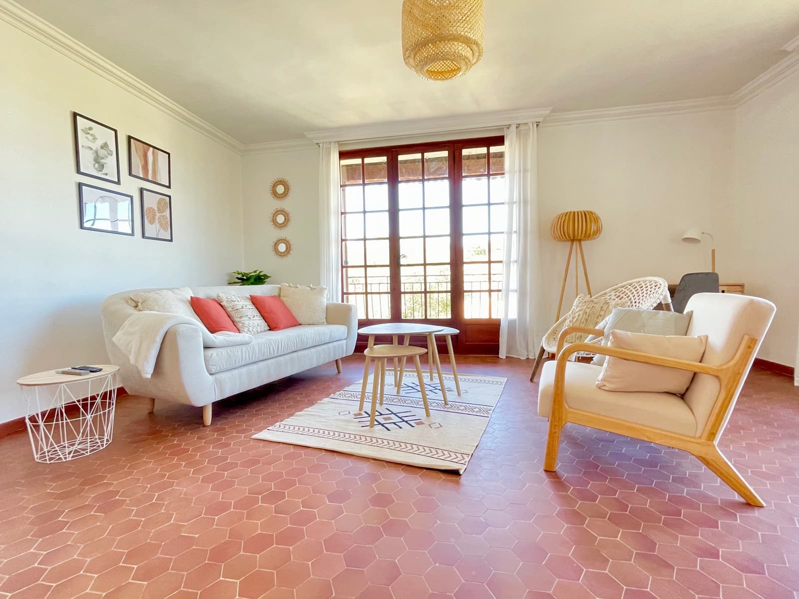 Salon dans Élégant lieu provençal avec terrasse et jardin fleuri - 1