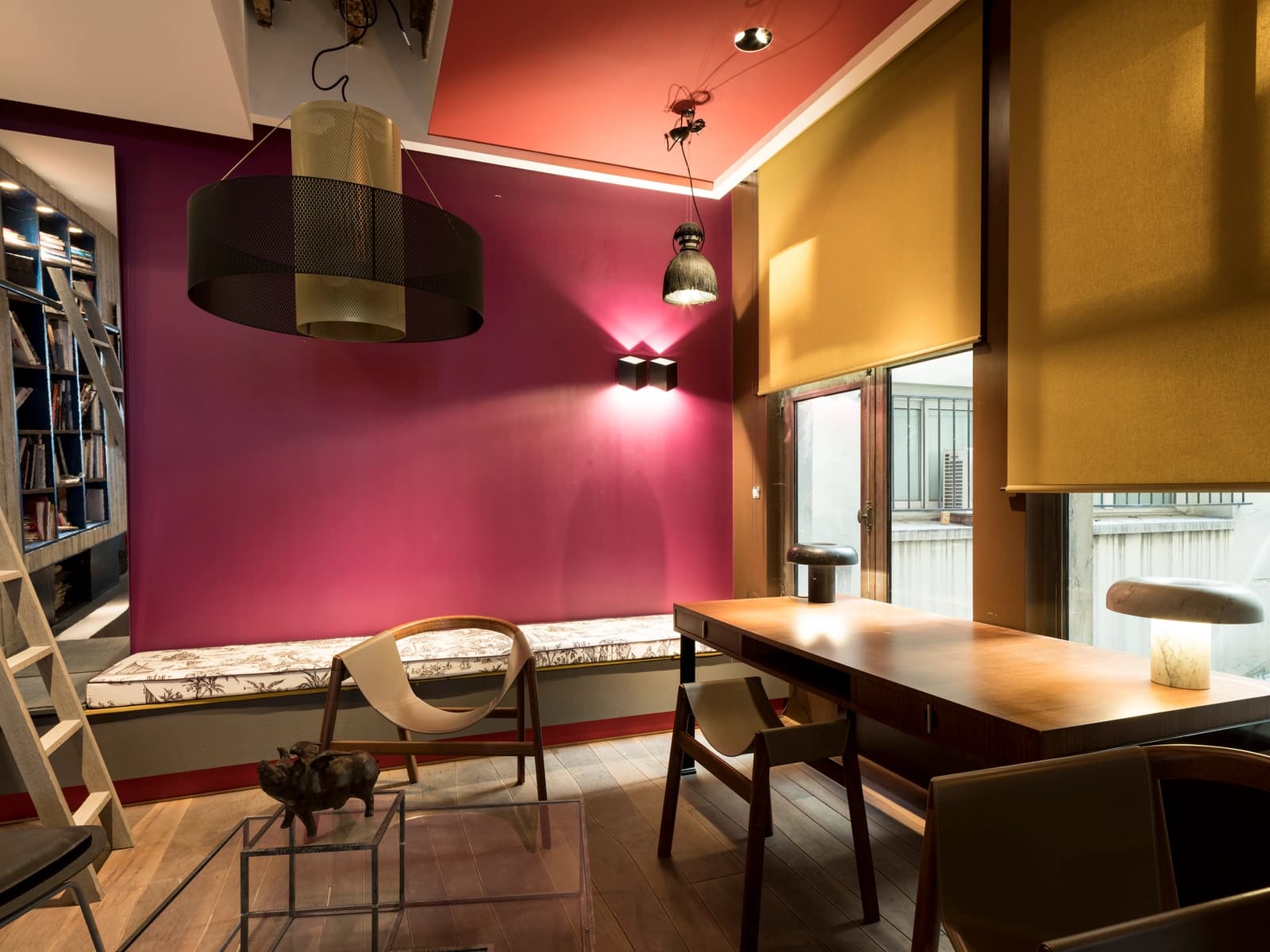 Meeting room in A colorful Parisian loft - 1