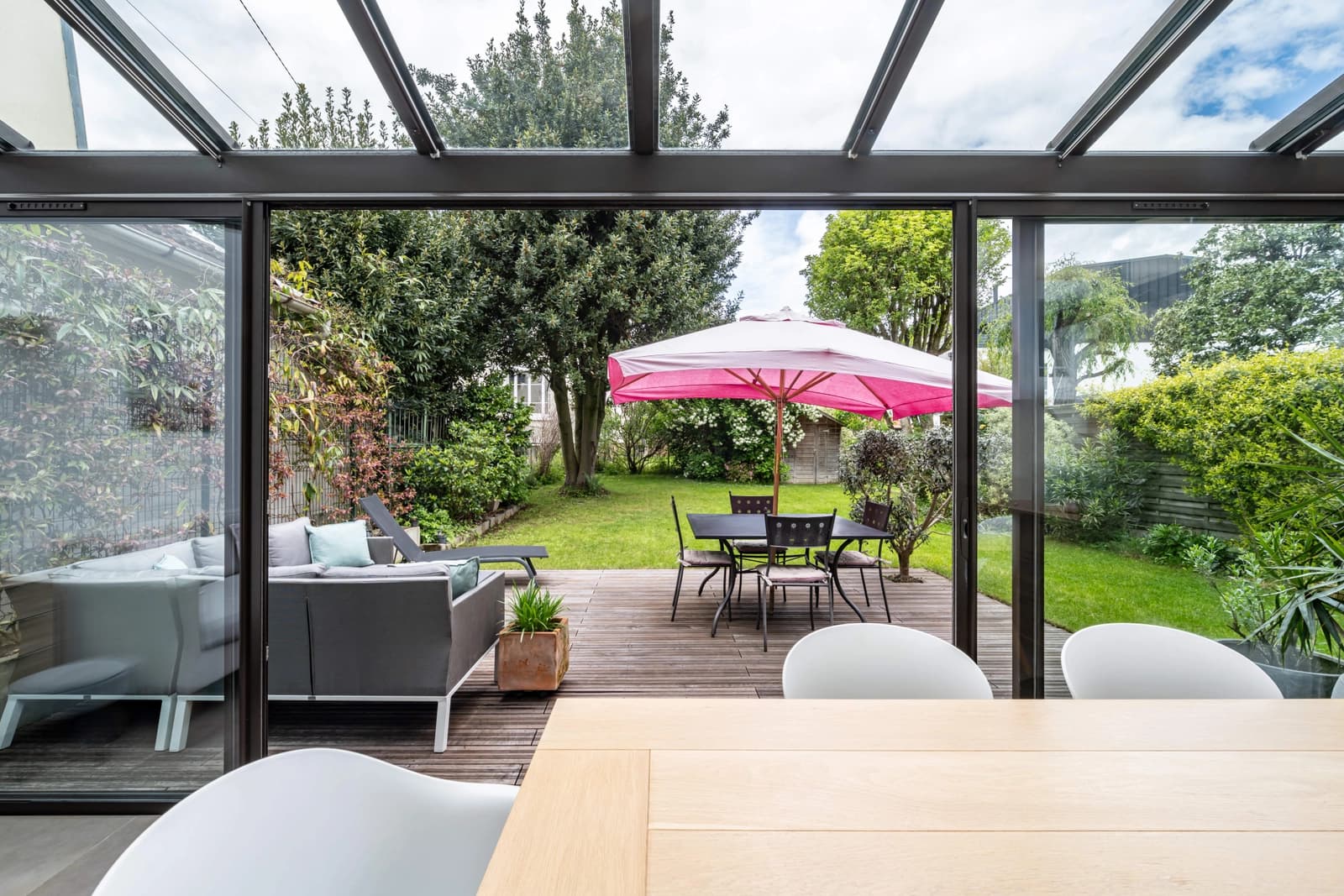 Espace Demeure classique s'ouvrant sur un havre de verdure - 0