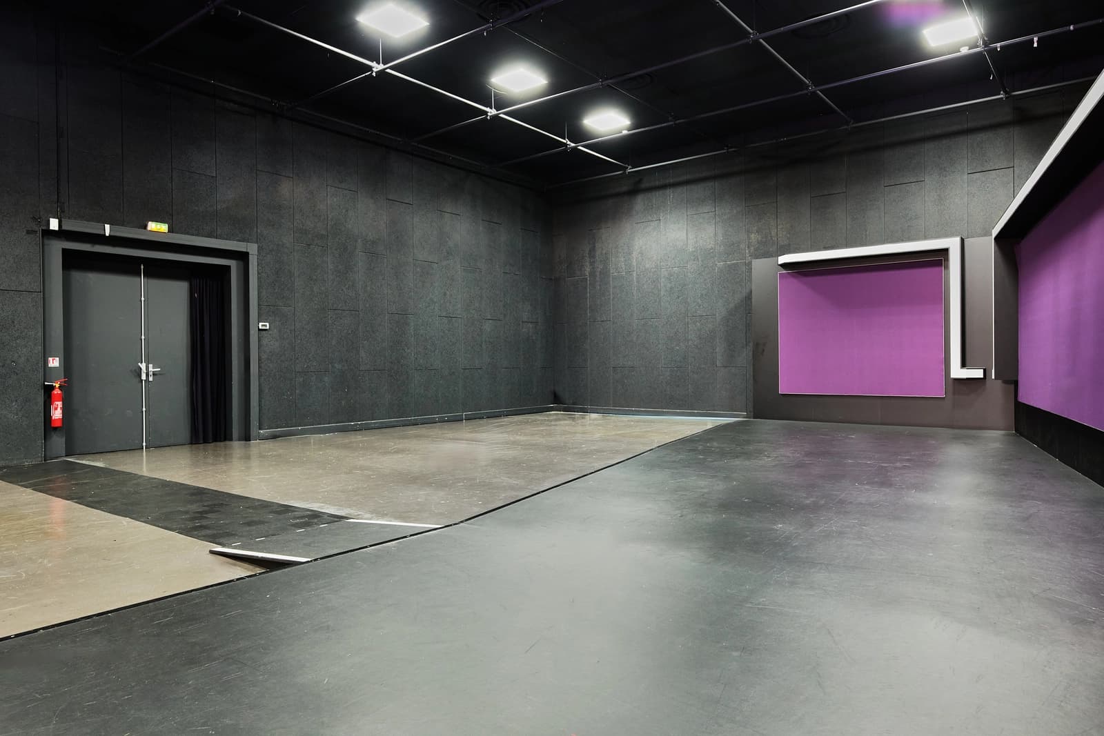 Space TV studio with meeting rooms - 2