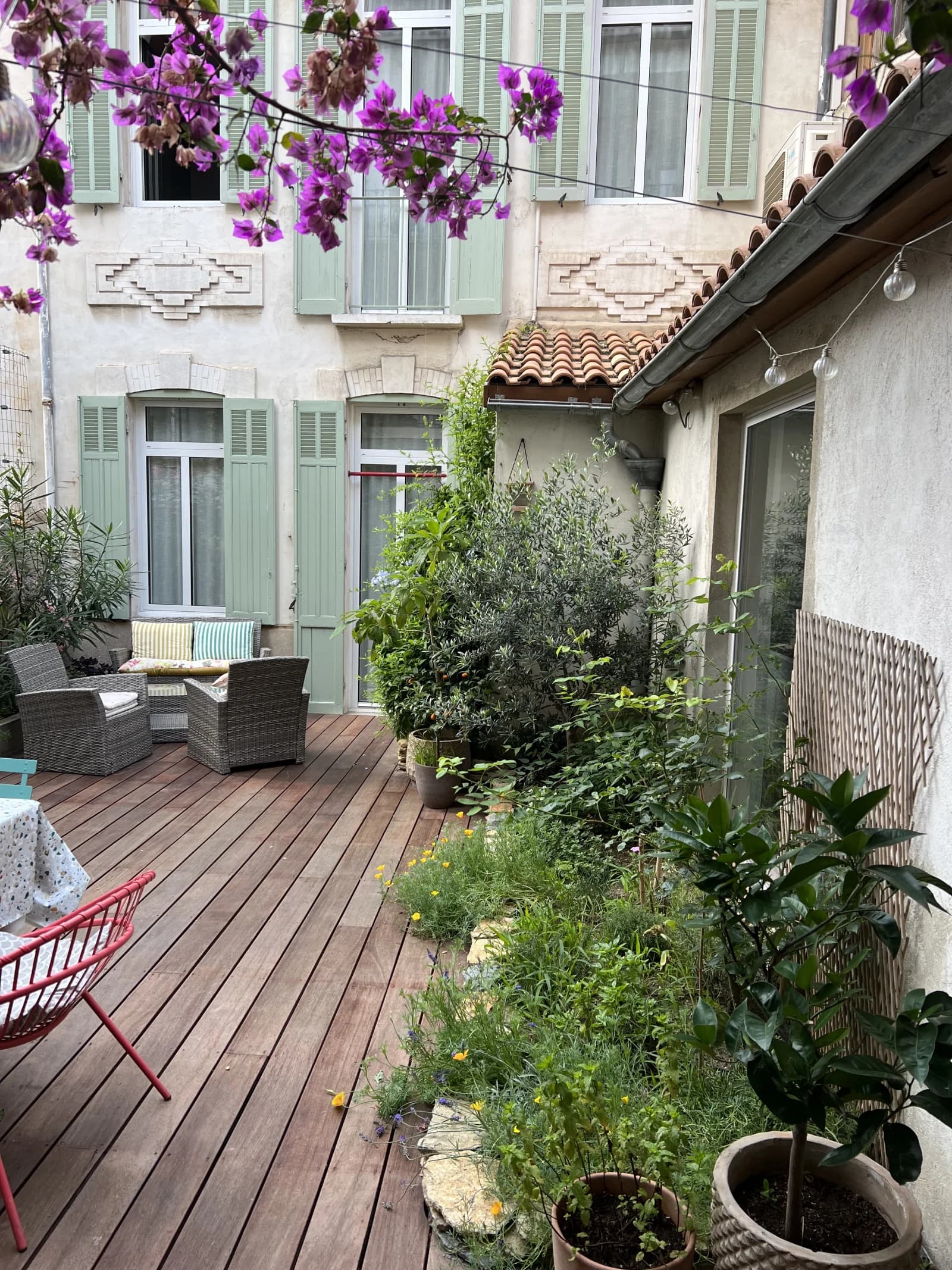Salle de réunion dans Vaste demeure colorée (PMC), un lieu plein de vie - 1
