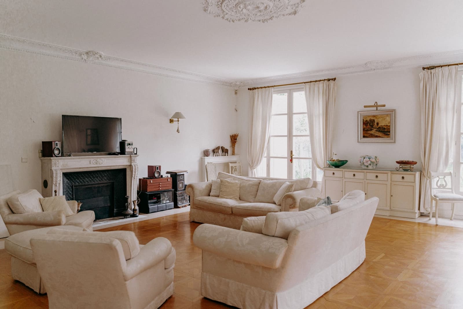 Salon dans Élégant manoir à seulement 20 minutes de Paris (Est) - 1