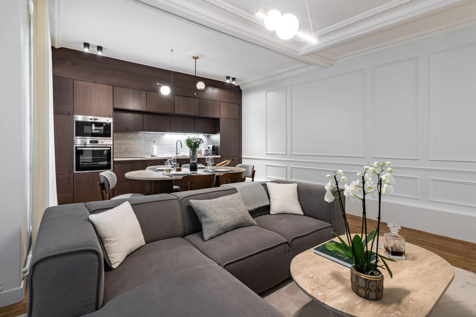 Living room in Architect-designed apartment - Trocadéro - 1