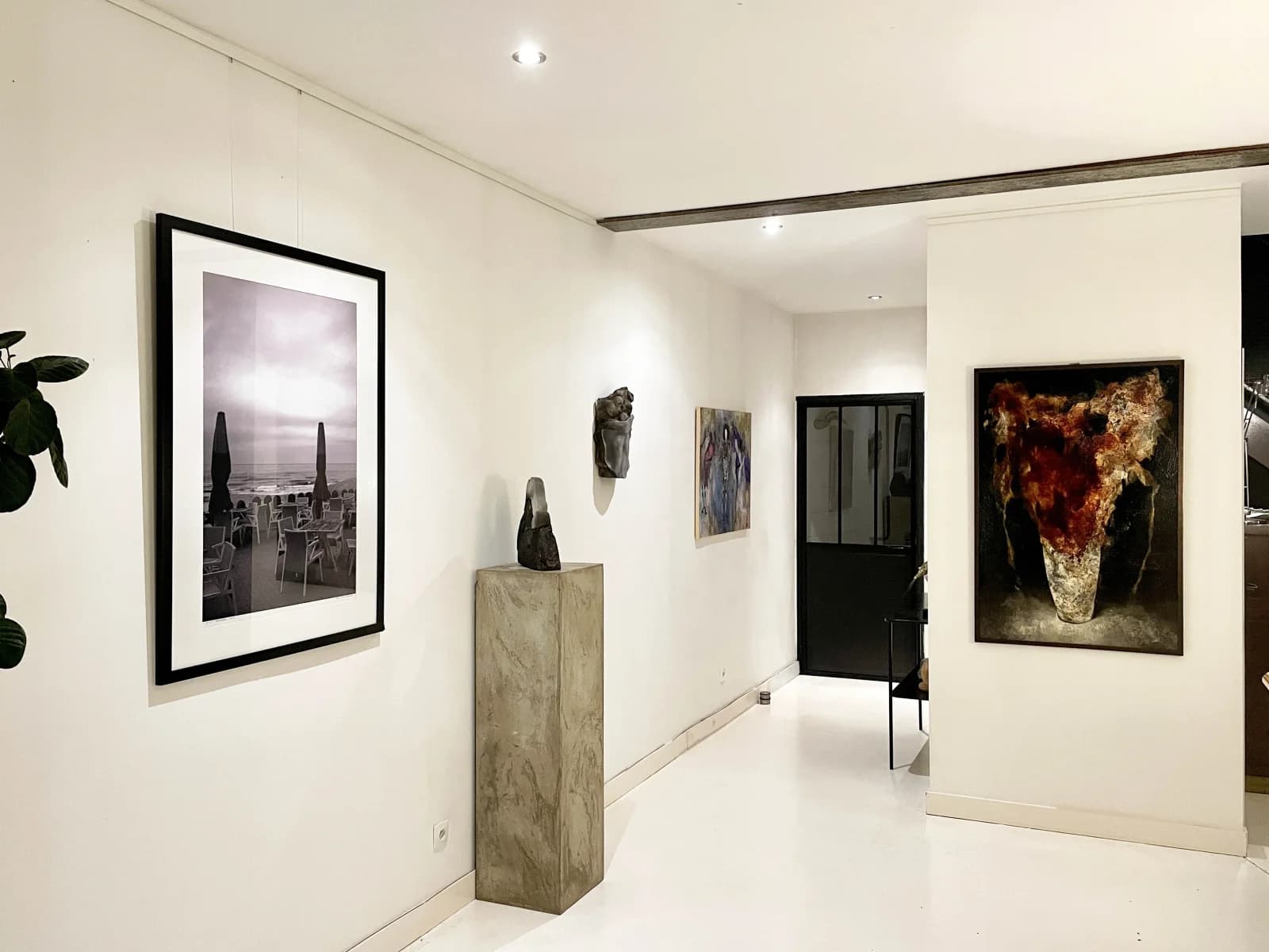 Space Art gallery in a loft - 3